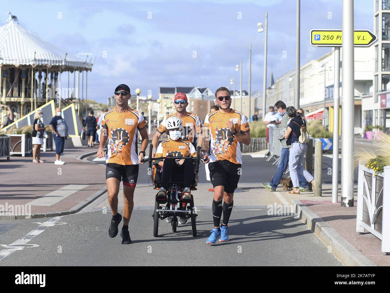 ©PHOTOPQR/VOIX DU NORD/Sébastien JARRY ; 12/09/2020 ; Berck surMerv le 12/09/2020 .24 heures en joelette -record du monde. Photo : Sébastien JARRY : LA VOIX DU NORD - 2020/09/12. 24h en joelette, équipement de sports-loisirs adapté aux personnes handicapées et aux personnes à mobilité réduite. Banque D'Images