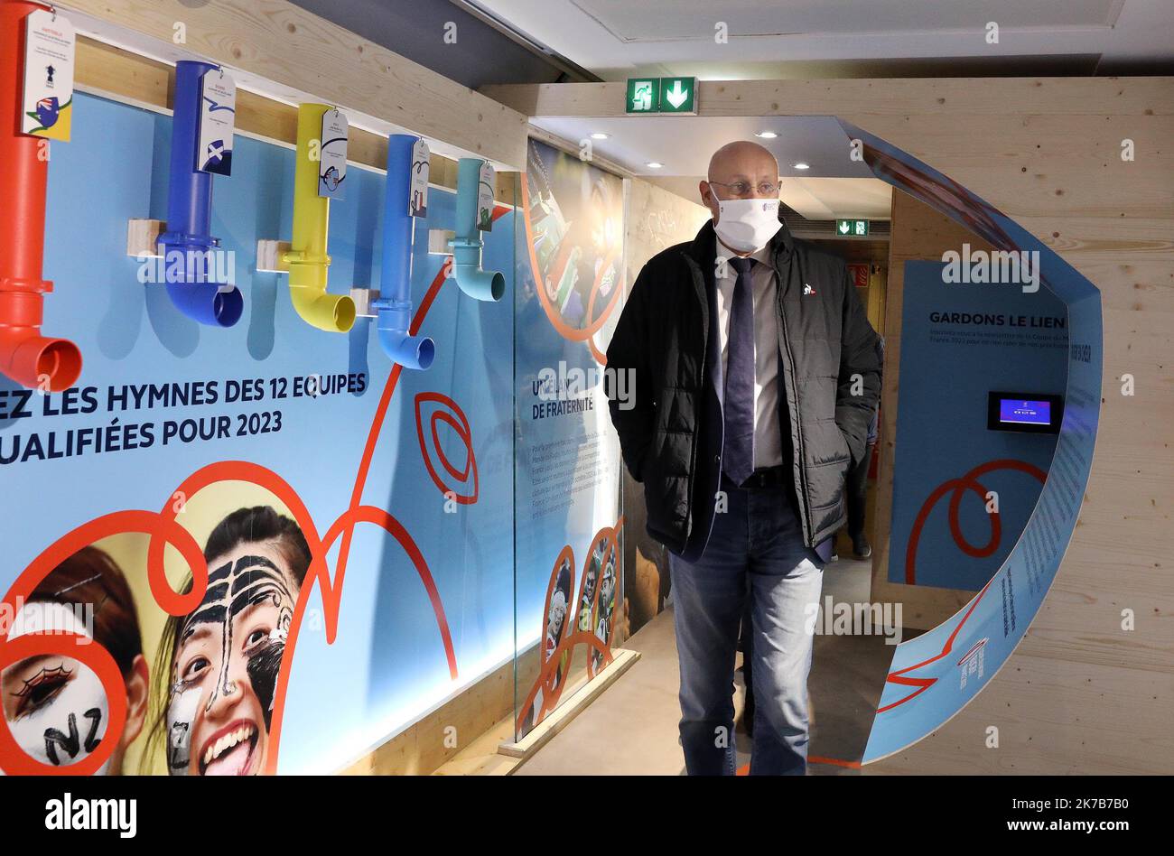 ©PHOTOPQR/LA NOUVELLE RÉPUBLIQUE/Hugues le Guellec - TOURS ; 05/10/2020 ; Gare de Tours visite de Bernard LAPORTE, président de la fédération française de rugby, au train de la coupe du monde Tours, France, oct 5th 2020 Président de la Fédération française de rugby, Bernard Laporte, à Tours avec le train promotionnel pour la coupe du monde de rugby 2023 Banque D'Images