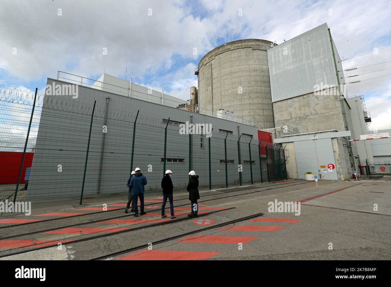 ©PHOTOPQR/l'ALSACE/Thierry GACHON ; Fessenheim ; 06/10/2020 ; le réacteur N°1 à l'arrêt flanqué de la piscine de refroidissement dans l'enceinte centrale nucléaire de Fessenheim, le 6 octobre 2020. - La centrale nucléaire de Fessenheim est située sur la commune de Fessenheim dans le département du Haut-Rhin à Grand est dans le nord-est de la France Banque D'Images