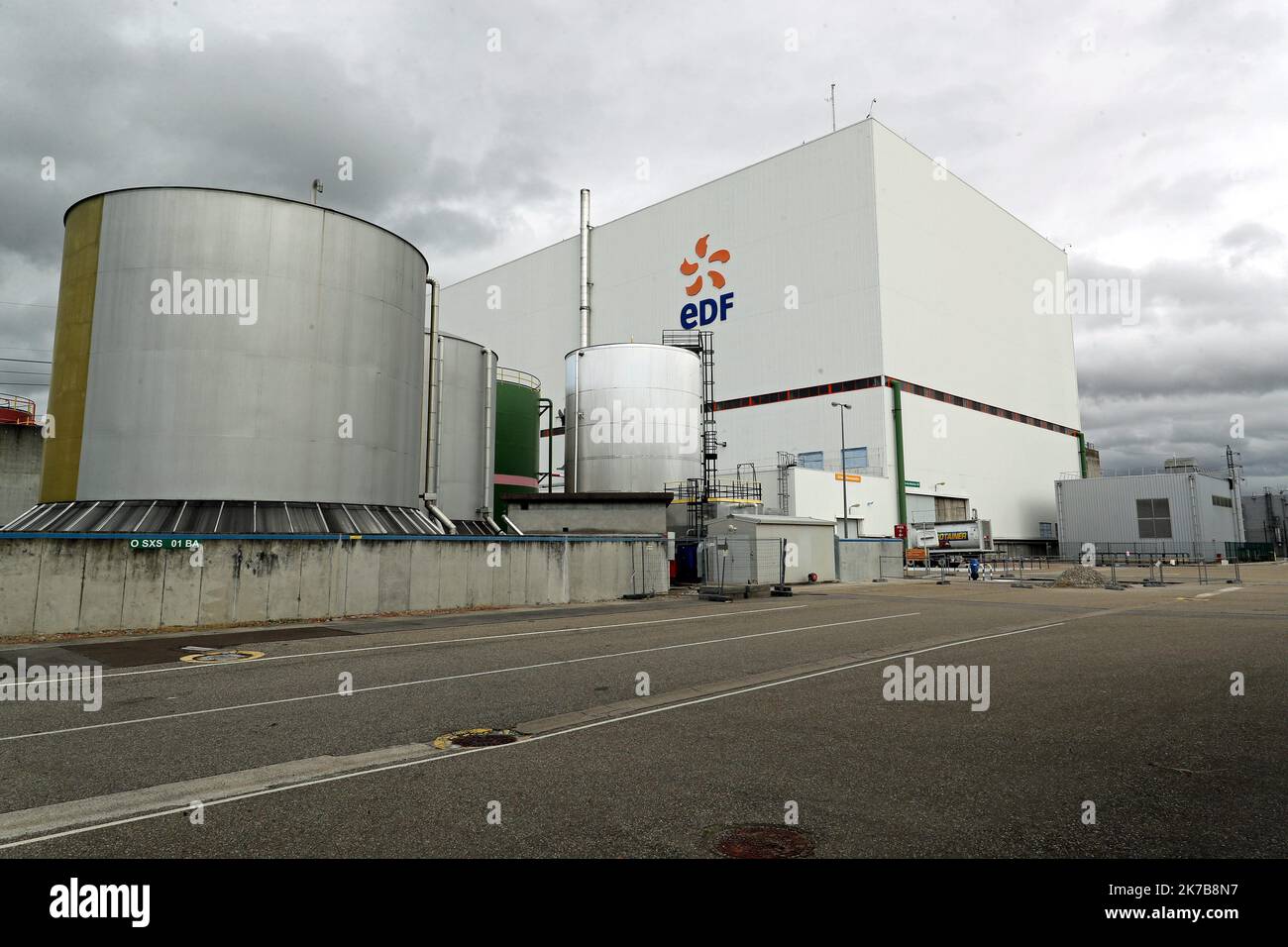 ©PHOTOPQR/l'ALSACE/Thierry GACHON ; Fessenheim ; 06/10/2020 ; le bâtiment de la salle des machines de la centrale nucléaire de Fessenheim à l'arrêt depuis le 30 juin 2020, le 6 octobre 2020. - La centrale nucléaire de Fessenheim est située sur la commune de Fessenheim dans le département du Haut-Rhin à Grand est dans le nord-est de la France Banque D'Images