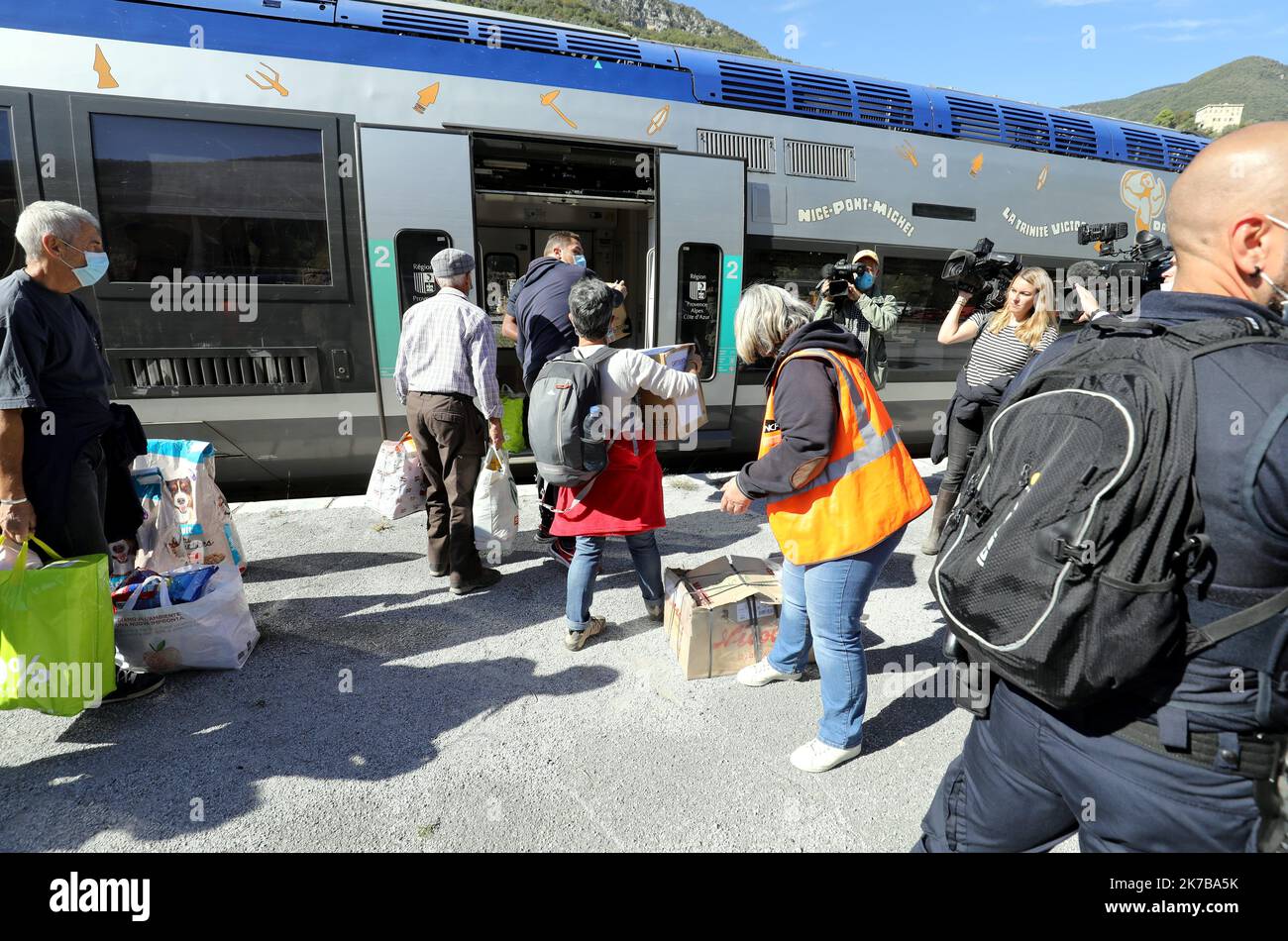 ©PHOTOPQR/NICE MATIN/Jean François Ottonello ; Vallée de la Roya ; 08/10/2020 ; OTTONELLO JEAN-FRANÇOIS - jeudi 8 octobre 2020, vallée de la Roya - ici, à la gare de Breil-sur-Roya, reprise de la ligne ferroviaire du train des merveilles entre Breil-sur-Roya et la gare de Fontan-Saorge - Sud de la France, la Roya après-tempête Alex 5 2020 oct Banque D'Images