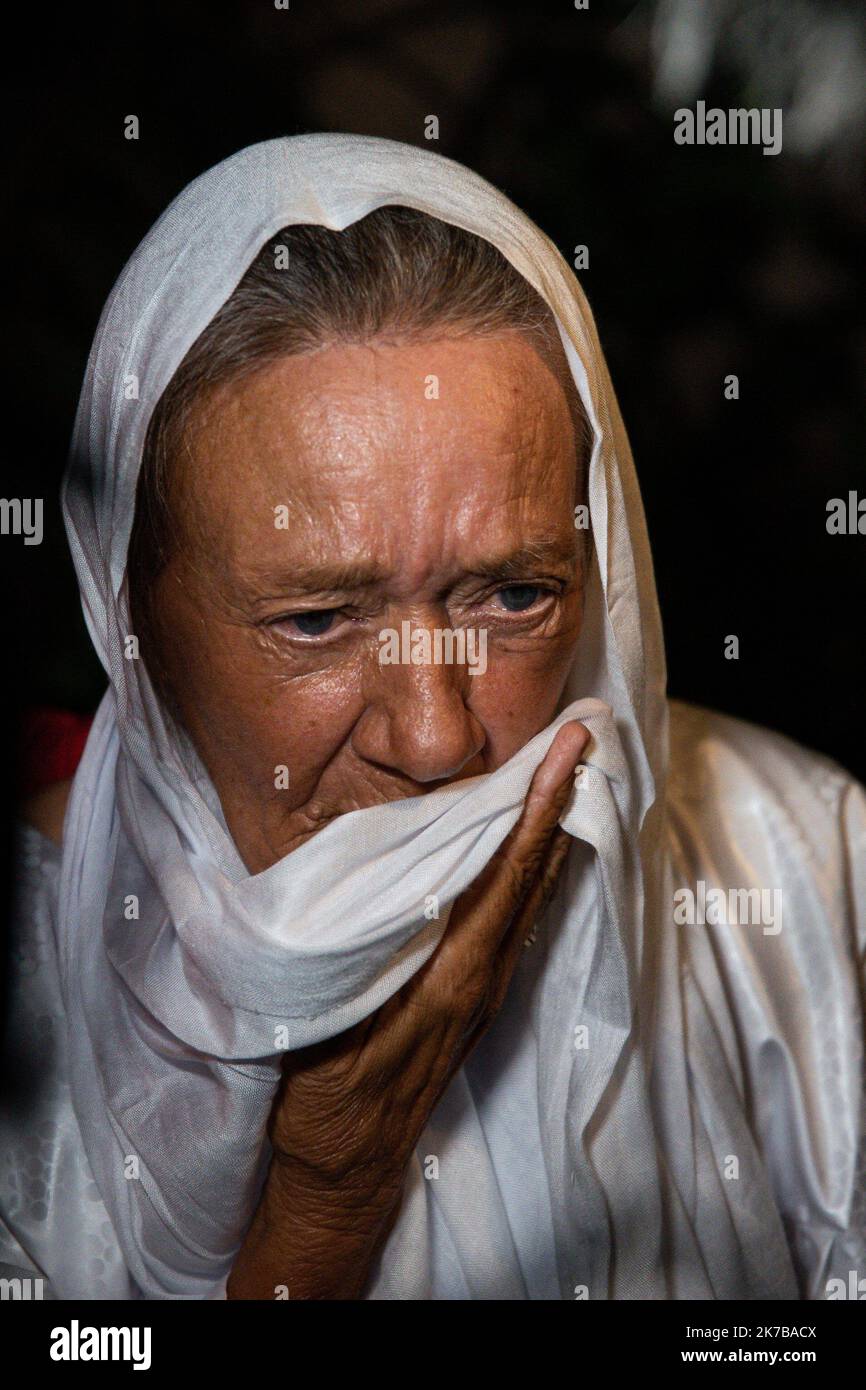 ©Stinger / le Pictorium/MAXPPP - Stinger / le Pictorium - 09/10/2020 - Mali / Bamako - Tard dans la nuit, vers 1h du matin, l'ex-cabotage francaise Sophie Petronin et son fils Sébastien Chadaud-Petronin lors d'un point presse une résidence de France à Bamako au Mali. / 09/10/2020 - Mali / Bamako - tard dans la nuit, vers 1 heures, l'ex-otage français Sophie Petronin et son fils Sébastien Chadaud-Petronin pendant un point de presse à la Résidence de France à Bamako, Mali. Banque D'Images