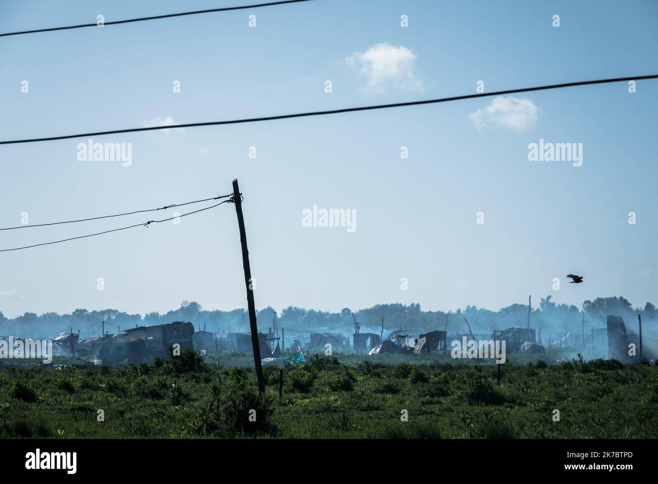 ©Alejo Manuel Avila / le Pictoriu / MAXPPP - Alejo Manuel Avila / le Pictorium - 29/10/2020 - Argentine / Buenos Aires / Guernica - la police de Buenos Aires une expulse a Guernica des familles qui occupaient une parcelle de terrain devant recevoir des résidences de luxe. La procedure, qui a debute vers 6 heures du matin et a ete organizee par Sergio Berni (ministre de la Securite de la province de Buenos Aires). / 29/10/2020 - Argentine / Buenos Aires / Guernica - la police de Buenos Aires a expulsé des familles de Guernica qui occupaient un terrain destiné à accueillir des résidences de luxe. TH Banque D'Images