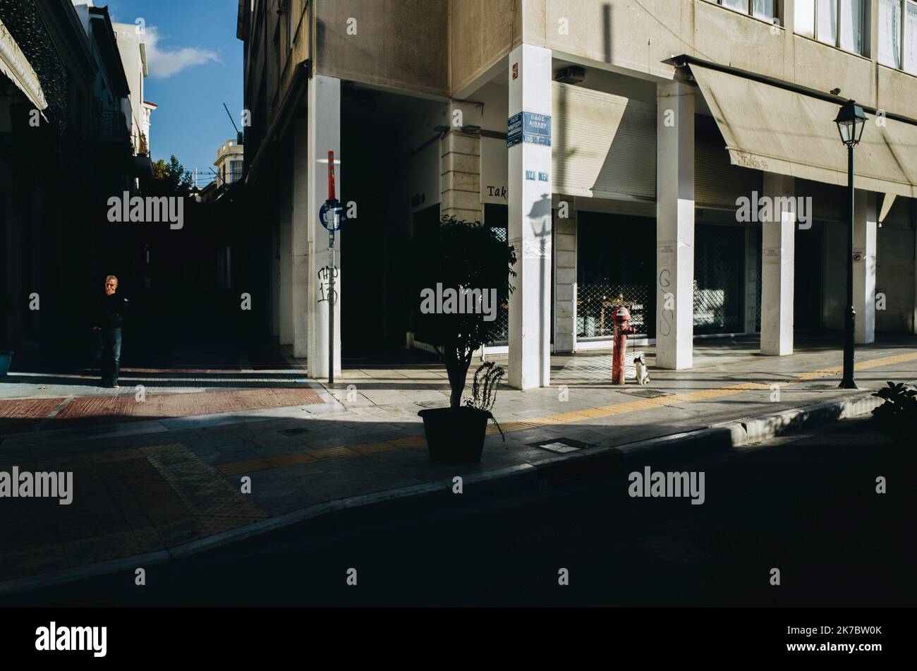 ©Pierre Berthuel / le Pictorium/MAXPPP - Pierre Berthuel / le Pictorium - 07/11/2020 - GRECE / Attique / Athenes - Premier jour de confinement national dans la ville d'athenes. / 07/11/2020 - Grèce / Attique / Athènes - Premier jour de confinement à Athènes. Banque D'Images