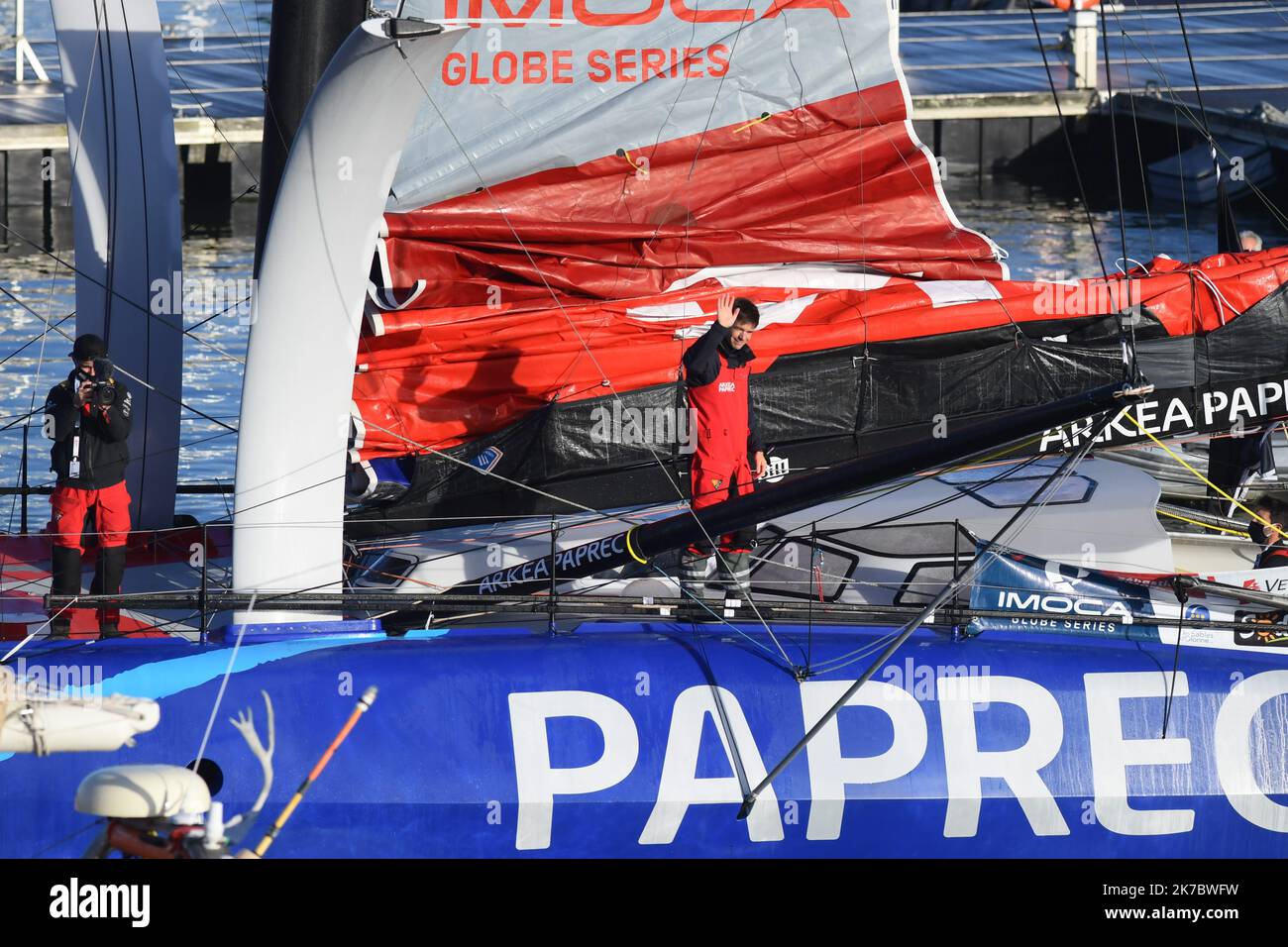 ©PHOTOPQR/VOIX DU NORD/Marc demeure ; 08/11/2020 ; partie du Vendée Globe, Sébastien Simon, Arkea Paprec, les Sables d'Olonne le 07/11/2020. Photo Marc demeure/la voix du Nord. Les 33 skippers participant au Vendee Globe 2020 ont débarque le dimanche 8th novembre 2020 sur les Sables d'Olonne pour une visite en voilier d'une seule main sans escale Banque D'Images