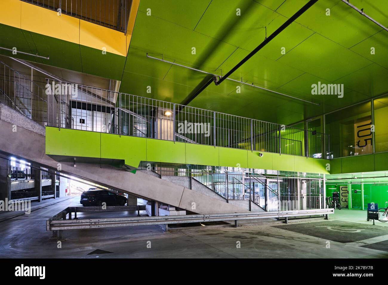 Copenhague, Danemark - septembre 2022 : le bâtiment en forme de montagne, Bjerget, Maisons de montagne est situé dans la ville d'Orestad. Conçu par BIG et JDS Banque D'Images