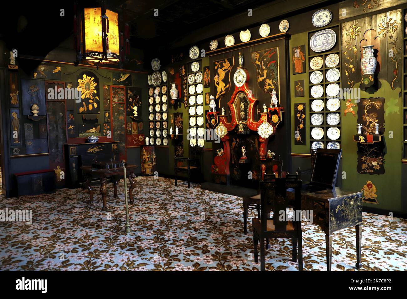 ©PHOTOPQR/LE PARISIEN/Delphine Goldsztejn ; PARIS ; 08/12/2020 ; Maison de Victor Hugo 6 place des Vosges, 75004 Paris salon chinois : décor imaginé par Victor Hugo pour la maison de Juliette Drouet, maitresse de Victor Hugo, à Guernesey le 08/12/2020 photo : Delphine Goldsztejn - Paris, France, décembre 8th 2020 - la maison de Victor Hugo, située sur l'un des lieux les plus célèbres de Paris, la place des Vosges, a été rénovée. La maison dans laquelle vivait l'auteur des Misérables avant son exil rouvrira bientôt après 18 mois de travail. Un enchantement. Visite guidée en avant-première. Victor Hugo (1802-1885) était un Fren Banque D'Images