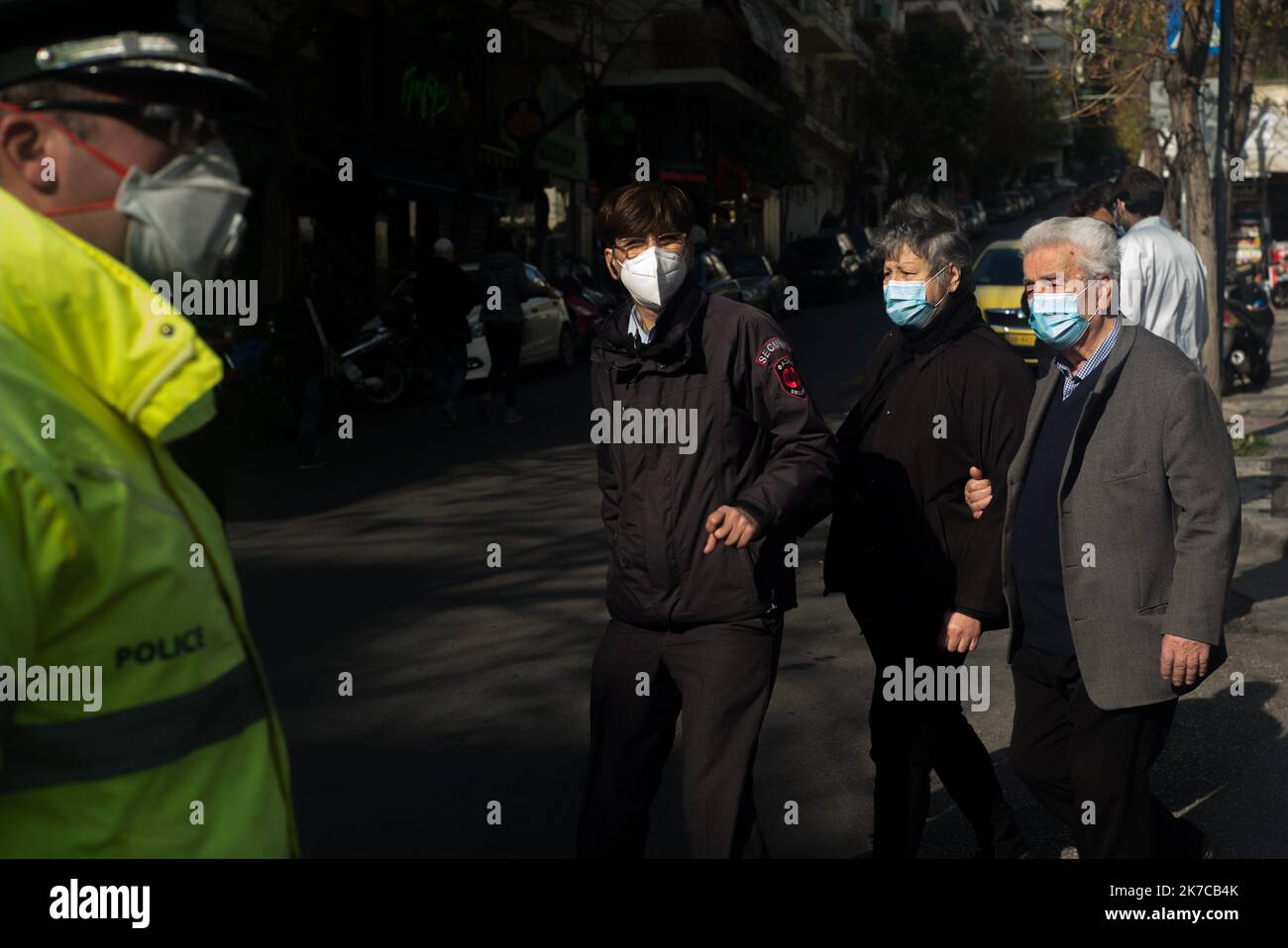 ©Pierre Berthuel / le Pictorium / MAXPPP - Pierre Berthuel / le Pictorium - 27/12/2020 - GRECE / Attique / Athenes - la Presidente de la république hellenique se fait vacciner a l'hôpital de Evangelismos. / 27/12/2020 - Grèce / Attique / Athènes - le Président de la République hellénique se fait vacciner à l'hôpital Evangelismos. Banque D'Images