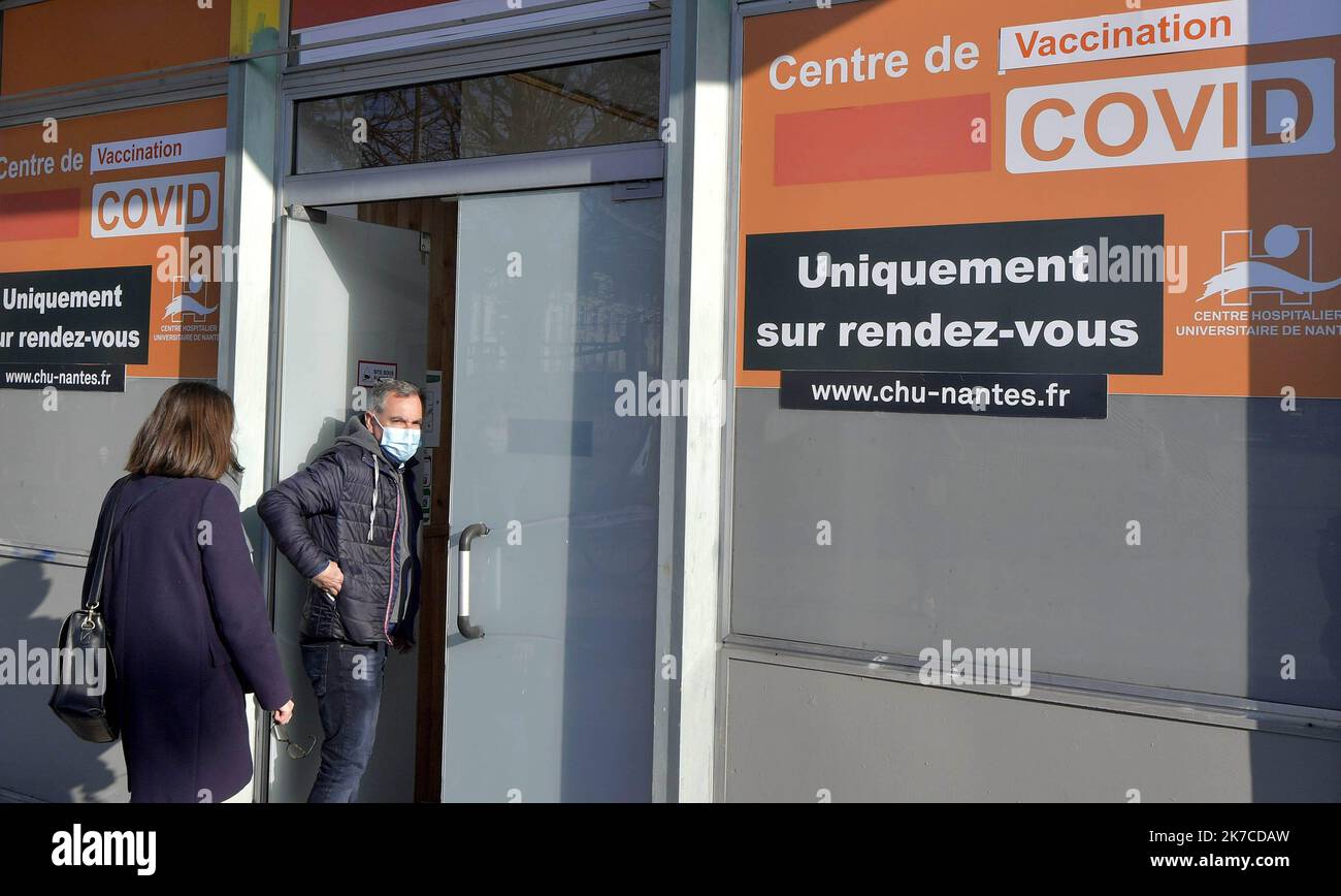 ©PHOTOPQR/Ouest FRANCE/jérôme fouquet ; NANTES ; 08/01/2021 ; Loire Atlantique. Ouverture d'un centre de vaccination covid dans le centre de Nantes. Ce centre géré par le CHU de Nantes vaccin (avec le vaccin pfizer) en premier lieu les personnes du milieu médical. Photo: Jerome Fouquet/Ouest-France - 2020/01/08. Ouverture d'un centre de vaccination anticovid à Nantes. Banque D'Images