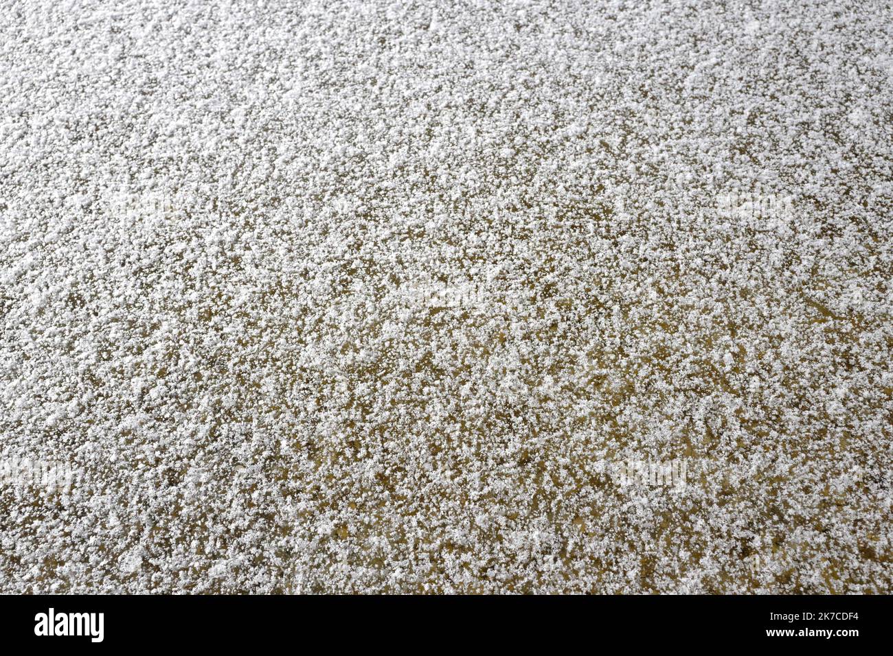 ©PHOTOPQR/LE PROGRES/Philippe TRIAS - 08/01/2021 - neige et glace, Haut-Jura, 8 janvier 2021. -Ambiance de paysage d'hiver dans le Jura. Les salaires du Jura ont revêtus leur plus beau marteau blanc. Entre lacs gelés et grandes échendues blanches, les images divergent magiques. Les eaux du Lac de l'Abbaye n'ont pas encore été réistées aux températures indigènes de ses derniers jours. - Fortes chutes de neige, montagnes du Jura en France. Banque D'Images