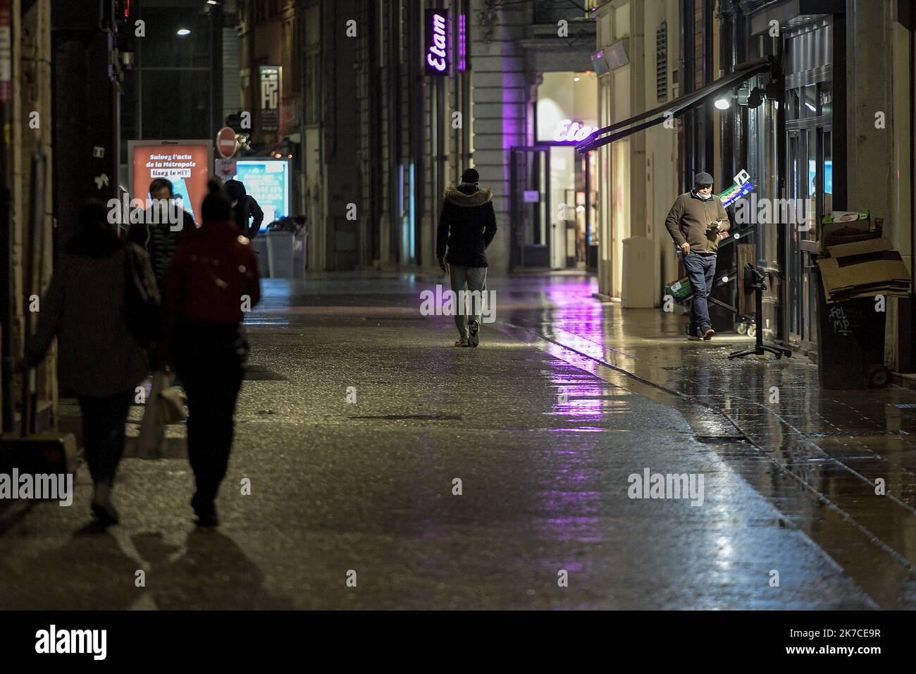 ©PHOTOPQR/LE PROGES/Maxime JegAT - Lyon 14/01/2021 - annonce vivre feu à Lyon le 14 janvier 2021 - ambiance dans les rues de Lyon après l'annonce du livre feu à 18 heures. - France - Covid-19: Couvre-feu national à 6:00 samedi Banque D'Images