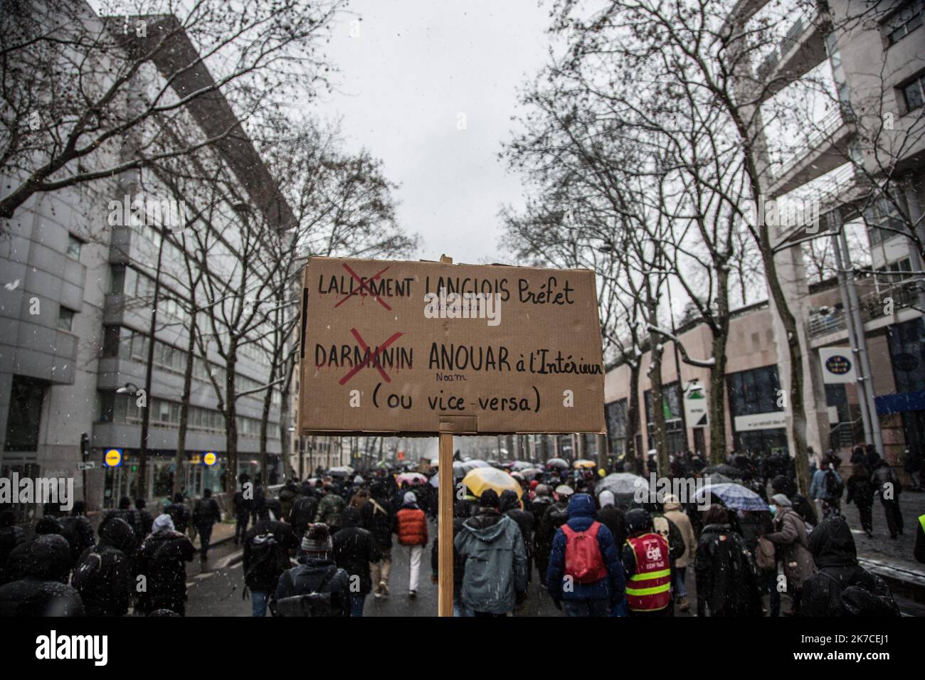 ©Sadak Souici / le Pictorium/MAXPPP - Sadak Souici / le Pictorium - 16/1/2021 - France / Ile-de-France / Paris - un appel un manifeste contre la loi de la globale une ete lance par la coordination d'associations, syndicats et collectifs s'oppose au texte de loi, samedi 16 janvier 2021. / 16/1/2021 - France / Ile-de-France (région) / Paris - Un appel à manifester contre la loi mondiale sur la sécurité a été lancé par la coordination des associations, syndicats et collectifs opposés au texte de la loi le samedi 16 janvier 2021. Banque D'Images