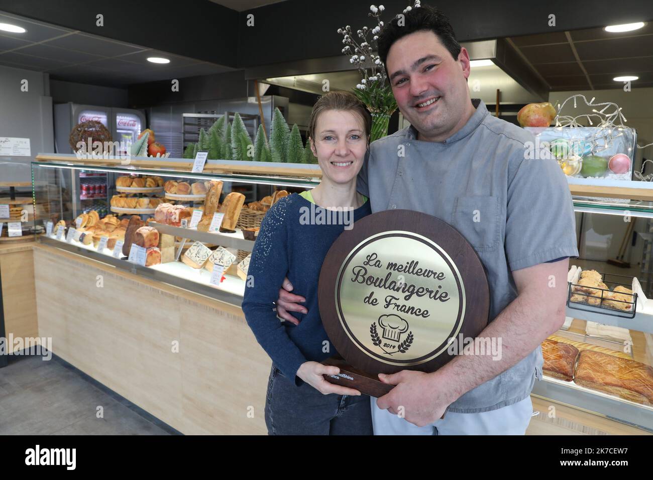 ©PHOTOPQR/LE PARISIEN/Olivier Lejeune ; DIJON ; 14/01/2021 ; 'Du pain pour demi-officiel sacrée de la boulangerie de France depuis l'mission de M6. Aude et Louis Tortochot - Dijon, France, jan 14th 2020 - la meilleure baguette de France est dans la boulangerie 'du pain pour le bain' Banque D'Images