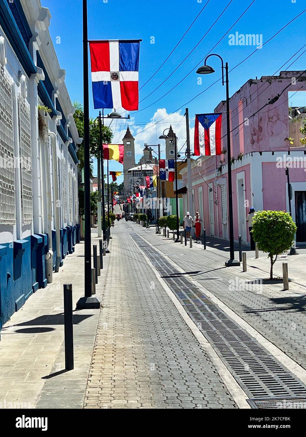 Rue de Puerto Plata, République dominicaine. Drapeaux latinoaméricains Banque D'Images