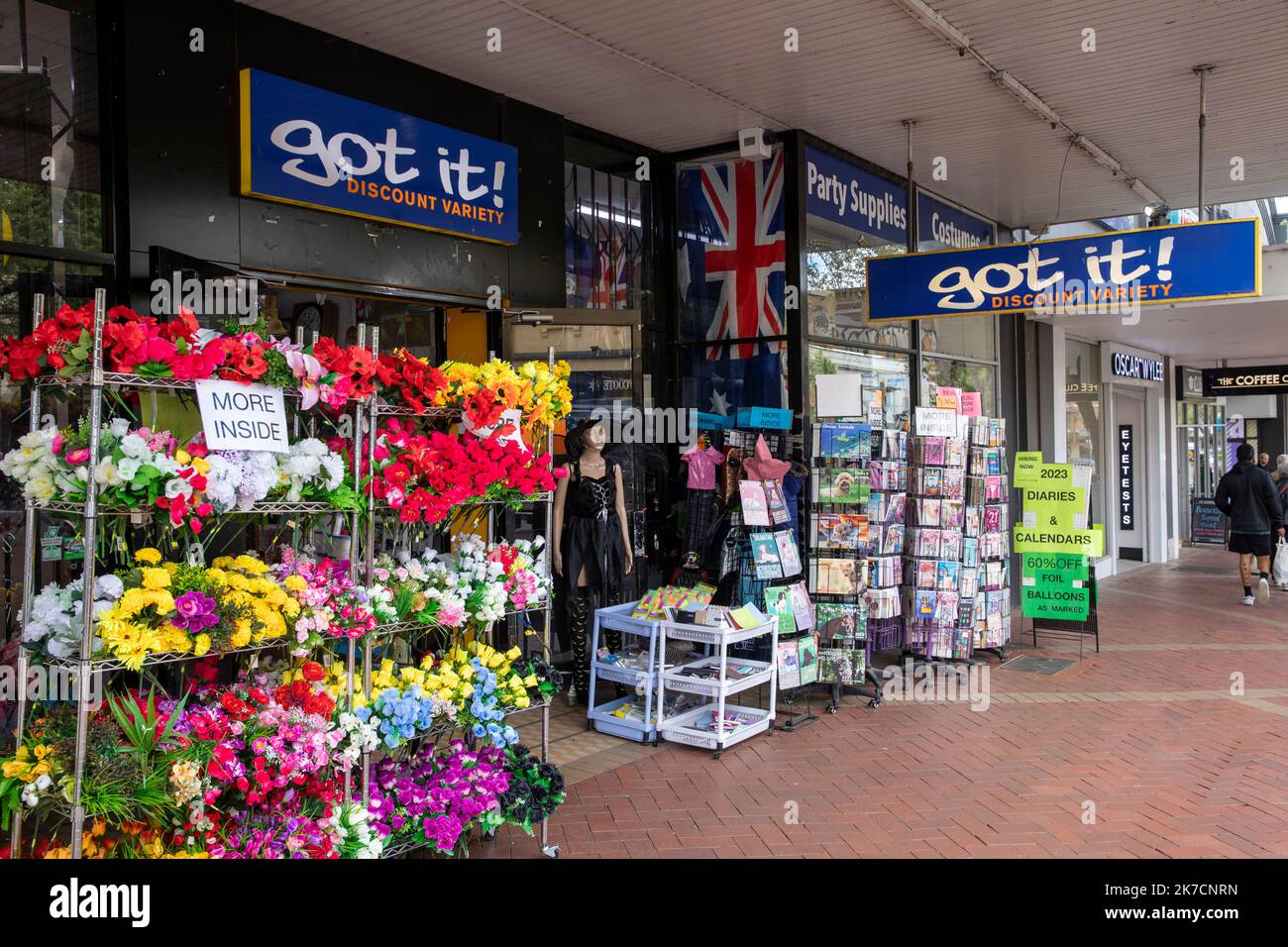 Magasin de variétés à prix réduit dans le centre-ville d'Orange, rue d'été, centre-ouest de la Nouvelle-Galles du Sud, Australie Banque D'Images