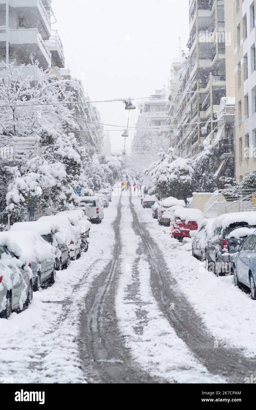 ©Pierre Berthuel / le Pictorium / MAXPPP - Pierre Berthuel / le Pictorium - 16/02/2021 - GRECE / Attique / Athenes - Episode de neige dans la capitale grecque Athenes. / 16/02/2021 - Grèce / Attique / Athènes - la ville d'Athènes est couverte de neige. Banque D'Images