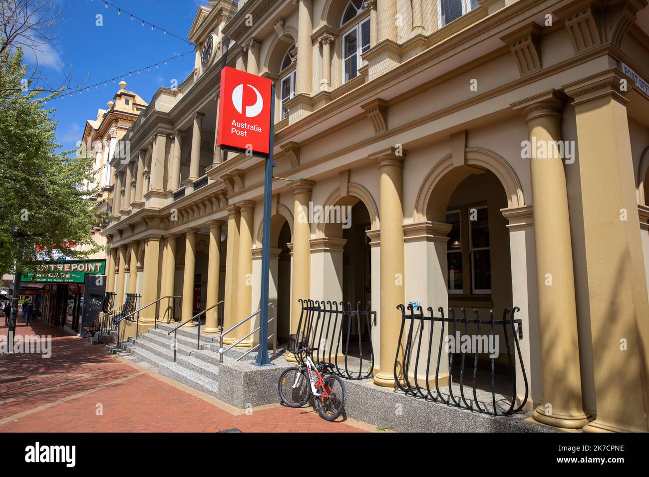 Branche of Australia Post dans la rue d'été Orange centre-ville, centre-ouest de la Nouvelle-Galles du Sud, Australie Banque D'Images