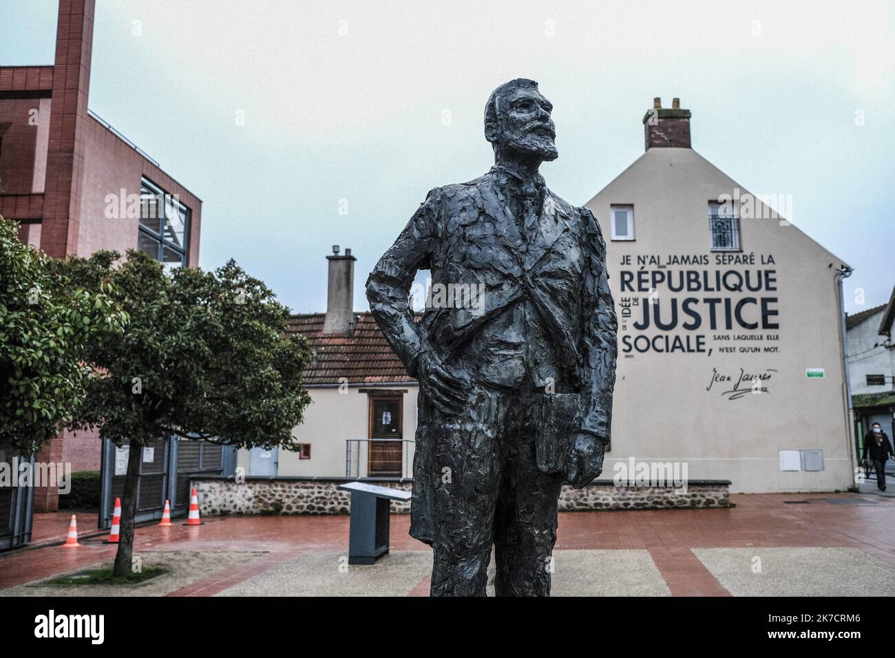 France, Yvelines, Trappes en Yvelines, Jean Mace, un jardin au bord de la  piste (vue aérienne Photo Stock - Alamy