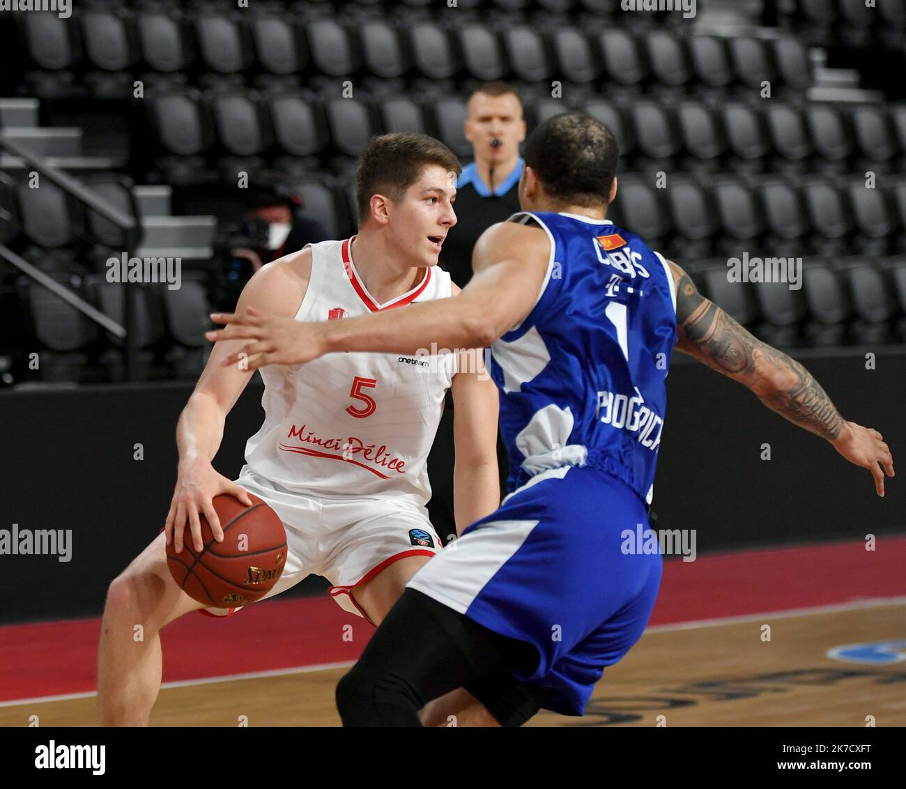 ©PHOTOPQR/LE PROGRES/Catherine AULAZ - Bourg-en-Bresse 03/03/2021 - JL Bourg - 3 mars 20212021 -Eurocoupe Top 16 JL Bourg - Buducnost Podgorica. Match à huis-clos à Ekinox, à Bourg-en-Bresse (Ain). Hugo Benitez (JL Bourg). Banque D'Images