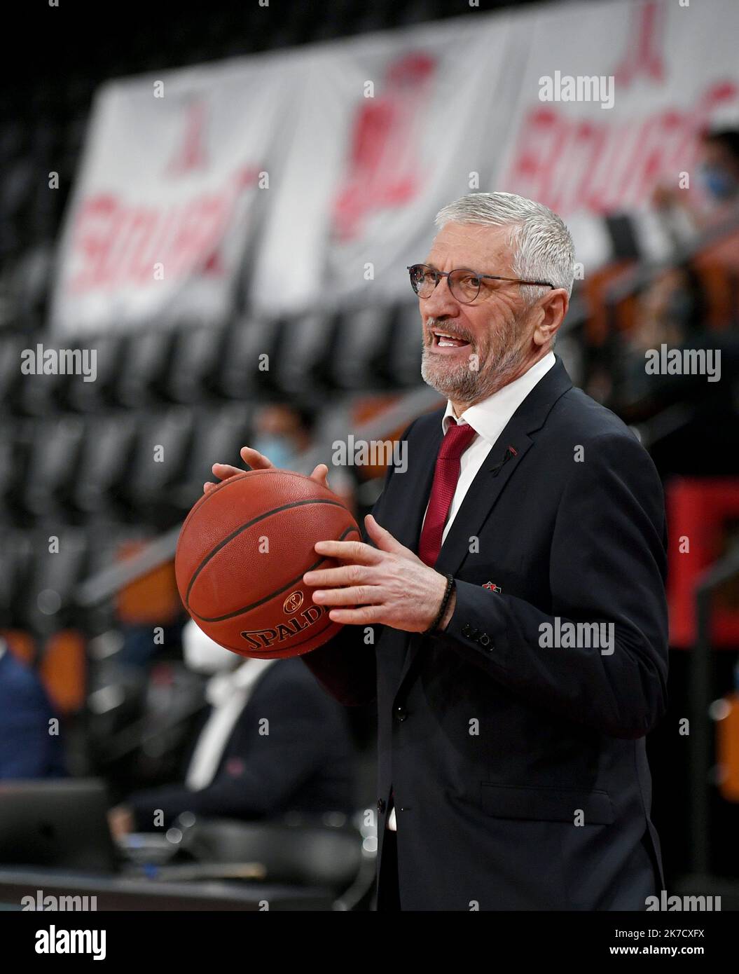 ©PHOTOPQR/LE PROGRES/Catherine AULAZ - Bourg-en-Bresse 03/03/2021 - JL Bourg - 3 mars 20212021 -Eurocoupe Top 16 JL Bourg - Buducnost Podgorica. Match à huis-clos à Ekinox, à Bourg-en-Bresse (Ain). Savo Vucevic, l'autocar de la JL Bourg. Banque D'Images