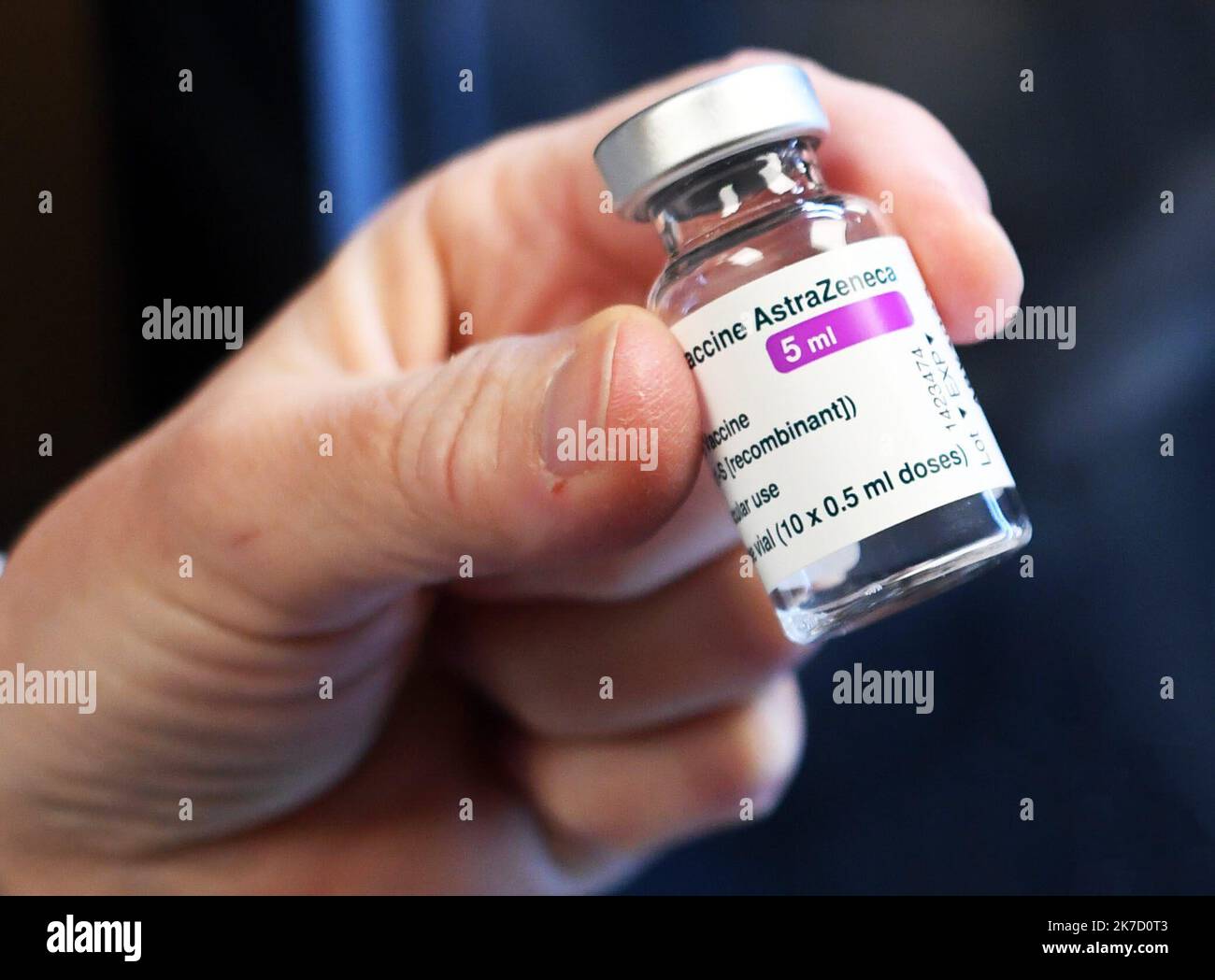 ©Mourad ALLILI/MAXPPP - photo illustration d un vaccin AstraZeneca - 2021/03/14. Vaccin AstraZeneca. Banque D'Images