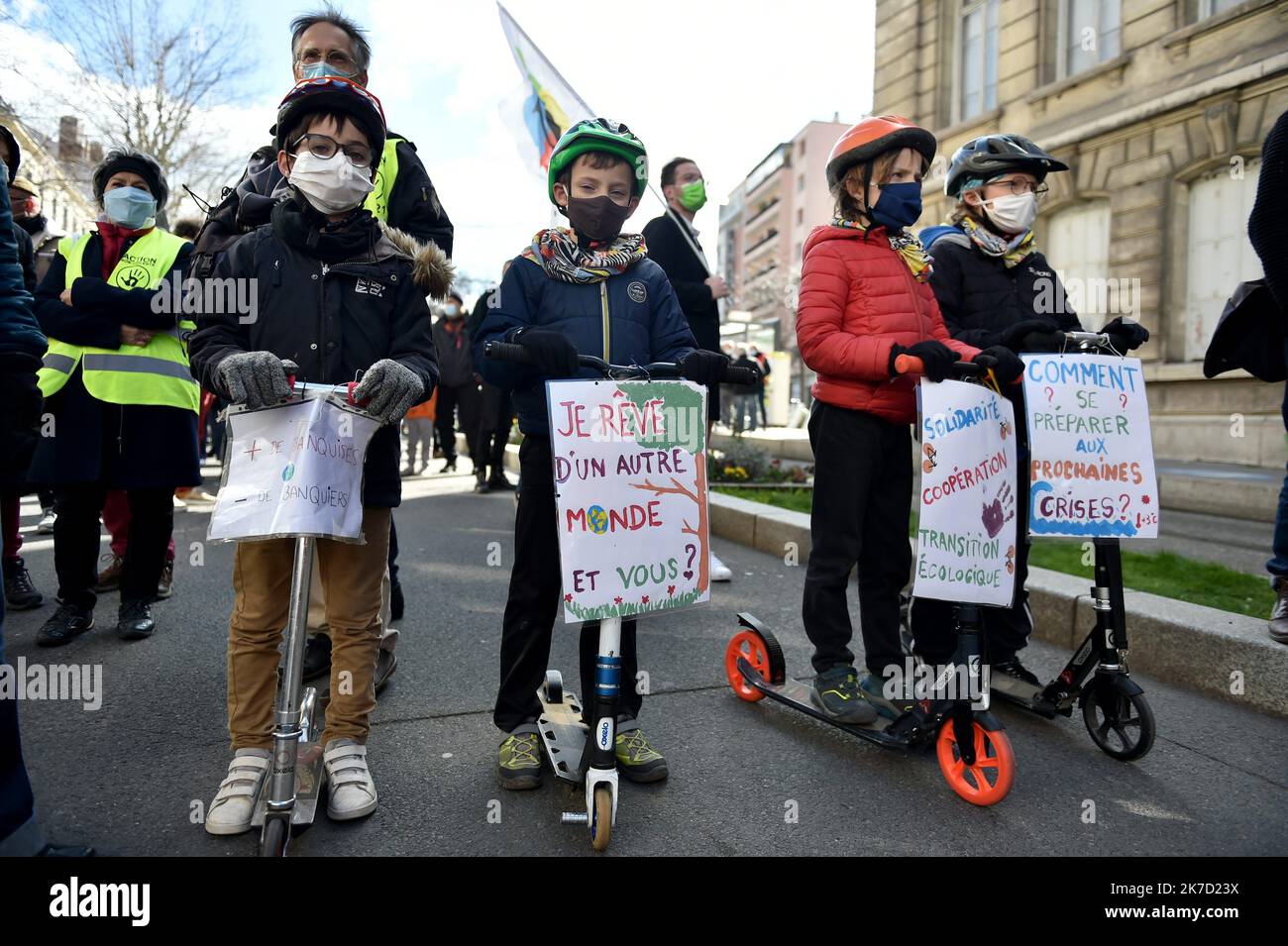 ©PHOTOPQR/LE PROGES/Rémy PERRIN - Saint-Étienne 20/03/2021 - Marche pour le climat -Marche pour le climat et contre le chauffeur climatique dans les rues de Saint-Etienne. Climat COP21 Démonstration pour le climat à Saint Etienne Banque D'Images