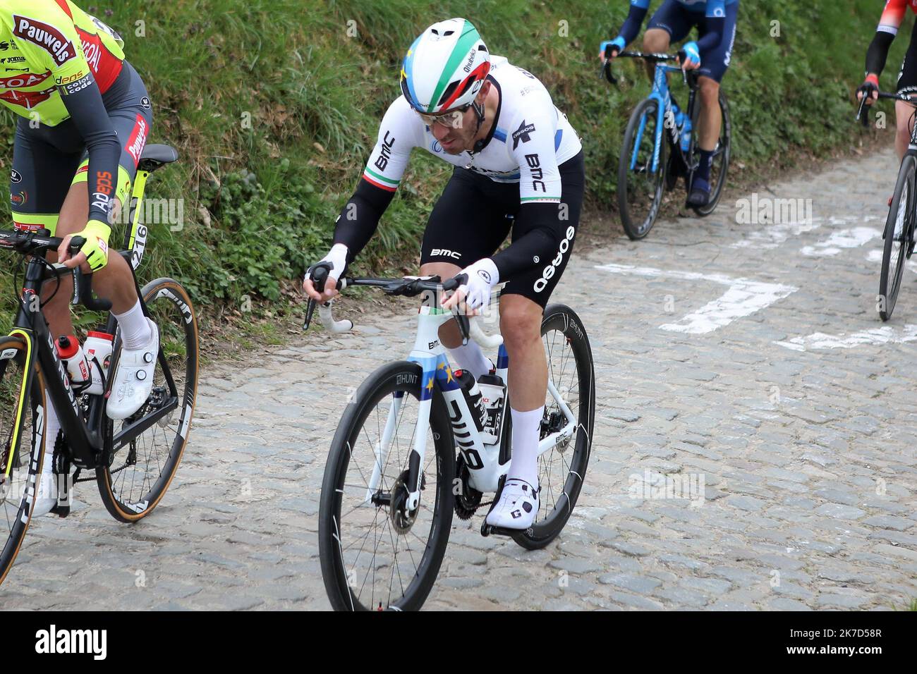 ©Laurent Lairys/MAXPPP - Giacomo Nizzolo de Team Qhubeka Assos pendant l'UCI ronde van Vlaanderen - Tour des Flandres 2021, course cycliste, Anvers - Oudenaarde le 4 avril 2021 à Oudenaarde, Belgique - photo Laurent Lairys / MAXPPP Banque D'Images