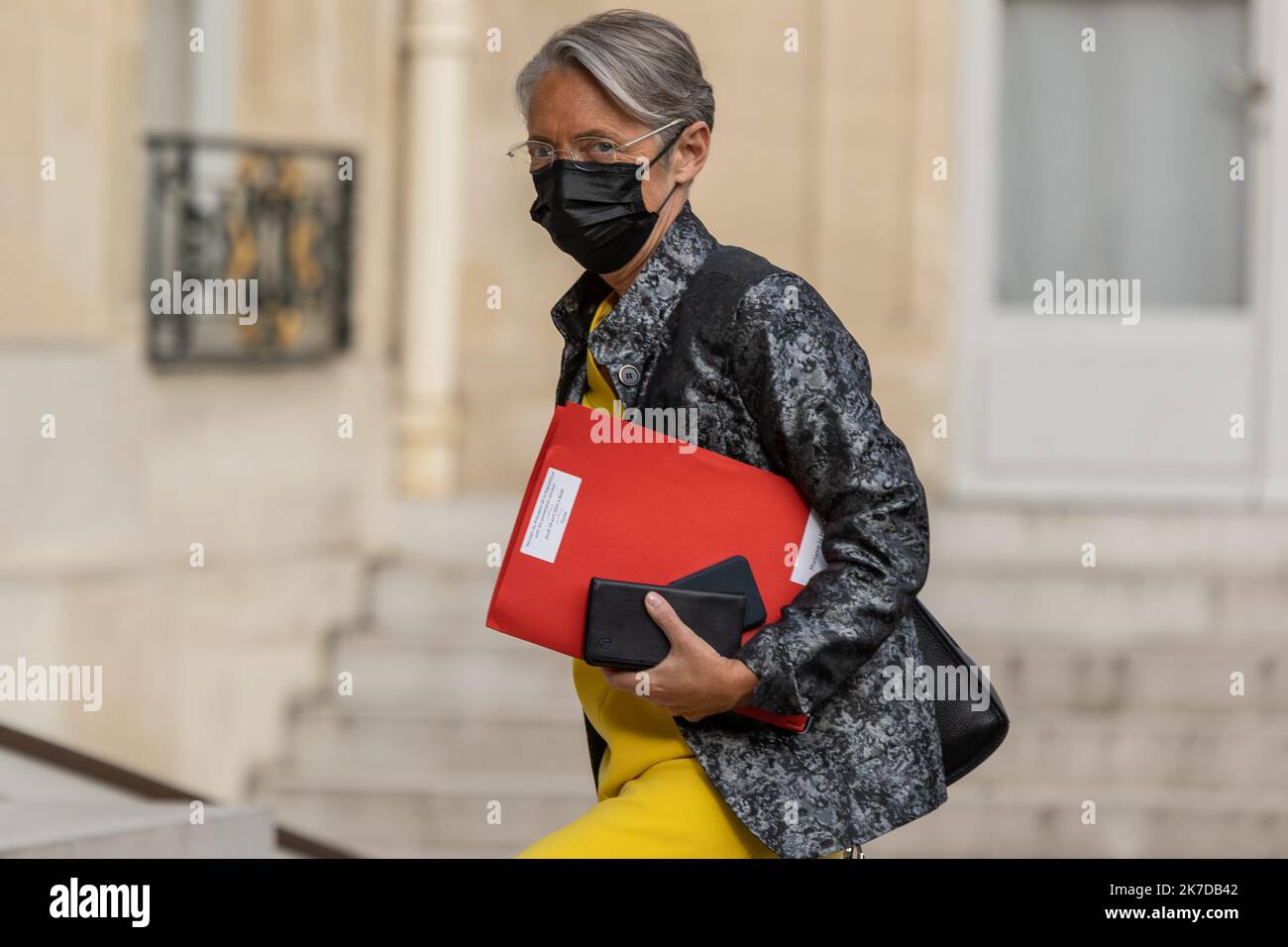 ©Sadak Souici / le Pictorium/MAXPPP - Sadak Souici / le Pictorium - 29/4/2021 - France / Ile-de-France / Paris - Elisabeth borne Ministre du travail, de l'emploi et de l'insertion. Les organisations syndicales et patronales ont été invitées par l'Elysée à une réunion, avec le président de la République française, Emmanuel Macron, pour trouver des solutions à la crème économique et sociale liee à l'épidemie. / 29/4/2021 - France / Ile-de-France (région) / Paris - Elisabeth Premier ministre du travail, de l'emploi et de l'intégration. Les syndicats et les organisations d'employeurs ont été invités par Banque D'Images