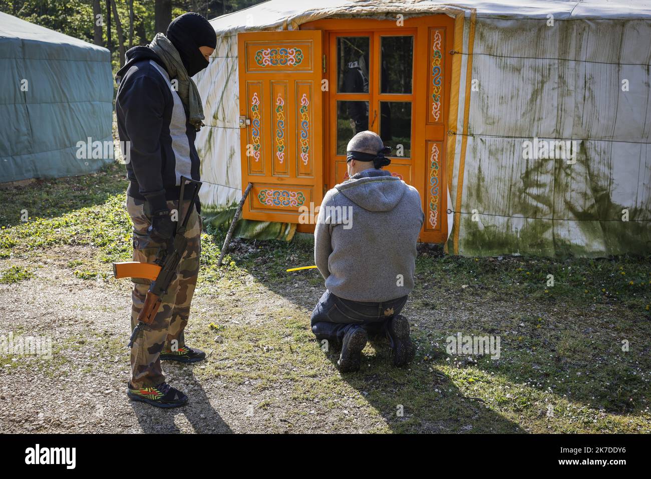©PHOTOPQR/LE PARISIEN/ARNAUD DUMONTIER ; Dreux ; 03/05/2021 ; Dreux (28) - Lundi 3 mai 2021. Etape de préparation aux environnements hosties par la DCI (Direction de la coopération internationale) destinée aux personnes qui ont partie comme attaché de sécurité dans les eaux des pays à risque. the stage to commenced directed by a pry d'otage. © Arnaud Dumontier pour le parisien - Dreux, France, mai 3rd 2021. Formation aux environnements hostiles par le DCI (Département de la coopération internationale) à l'intention des personnes qui seront attachés de sécurité dans les ambassades de dangeroux pays Banque D'Images