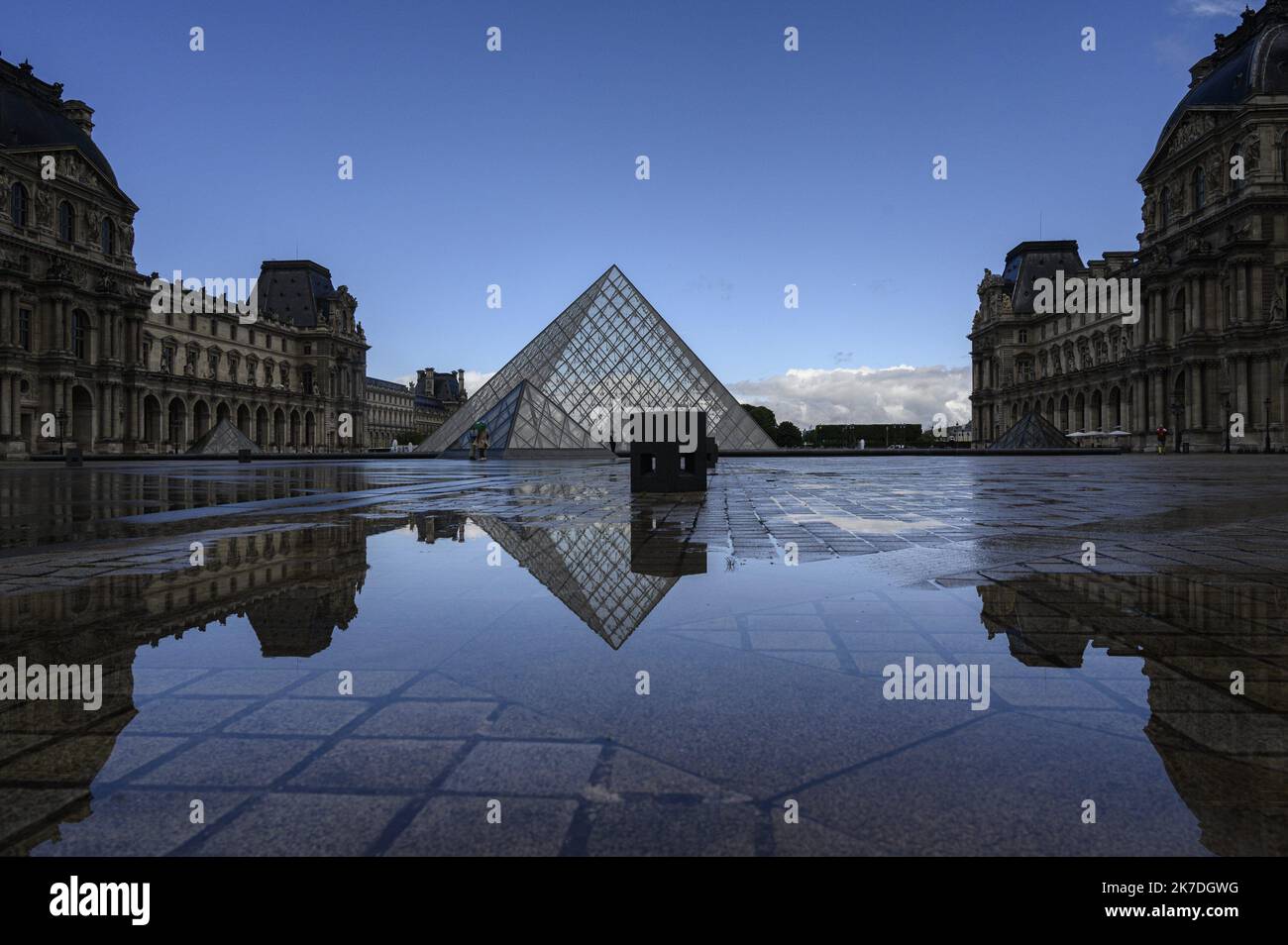 ©Julien Mattia / le Pictorium/MAXPPP - Julien Mattia / le Pictorium - 19/5/2021 - France / Ile-de-France / Paris - 1er jour de retour du musée du Louvre aux visiteurs, suite aux annonces du Gouvernement concertant le définement progressif, a Paris le 19 Mai 2021. / 19/5/2021 - France / Ile-de-France (région) / Paris - 1st jour de réouverture du musée du Louvre aux visiteurs, suite aux annonces du gouvernement concernant le déconditionnement progressif, à Paris sur 19 mai 2021. Banque D'Images