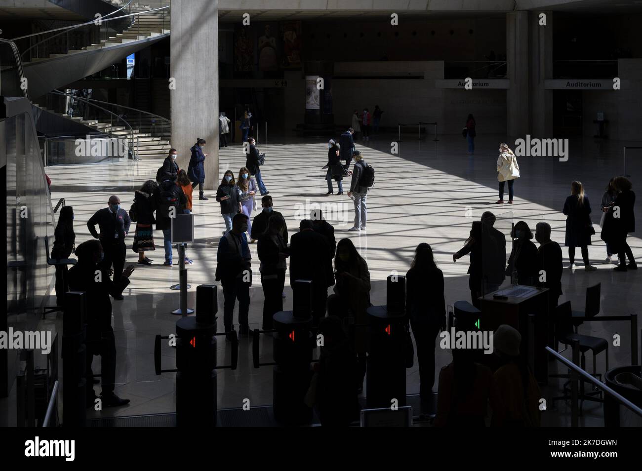 ©Julien Mattia / le Pictorium/MAXPPP - Julien Mattia / le Pictorium - 19/5/2021 - France / Ile-de-France / Paris - 1er jour de retour du musée du Louvre aux visiteurs, suite aux annonces du Gouvernement concertant le définement progressif, a Paris le 19 Mai 2021. / 19/5/2021 - France / Ile-de-France (région) / Paris - 1st jour de réouverture du musée du Louvre aux visiteurs, suite aux annonces du gouvernement concernant le déconditionnement progressif, à Paris sur 19 mai 2021. Banque D'Images