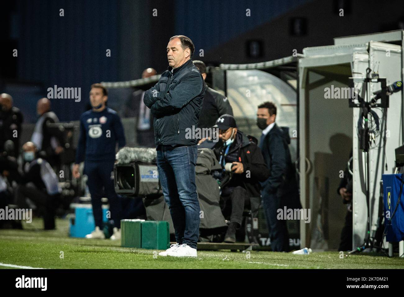 Aurélien Morissard / IP3 ; Stephane MOULIN, entraîneur de l'OSCo d'Angers, lors du championnat français de la Ligue 1, match de football entre le club sportif olympique de Lille (LOSC) et le club sportif de l'Ouest d'Angers (OSCo d'Angers) sur 23 mai 2021 au stade Raymond KOPA d'Angers, France. Banque D'Images