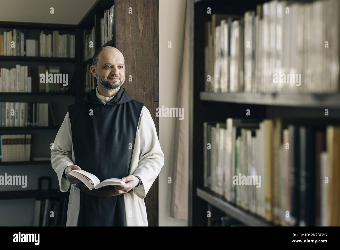 ©PHOTOPQR/LE PARISIEN/ARNAUD DUMONTIER ; Bégrolles-en-Mauges ; 23/03/2021 ; Bégrolles-en-Mauges (Maine-et-Loire), mars 2021. Reportage en immersion dans le sein de l'Abbaye notre-Dame de Bellefontaine avec les moines du monastère. Portrait du Père François-Marie. © Arnaud Dumontier pour le parisien week-end - 2021/05/31. Rapport en immersion dans l'abbaye notre-Dame de Bellefontaine avec les moines du monastère. Banque D'Images