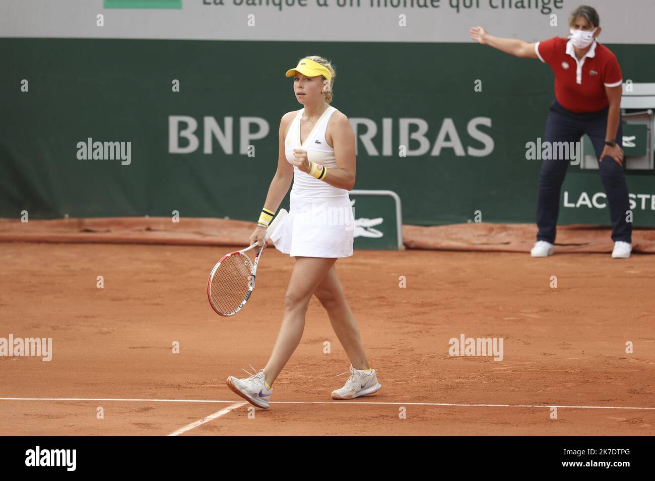 ©Sébastien Muylaert/MAXPPP - Anet Kontaveit d'Estonie réagit lors du deuxième tour de sa femme contre Kristina Mladenovic de France au cours du cinquième jour de l'Open de France 2021 à Roland Garros à Paris, France. 03.06.2021 Banque D'Images