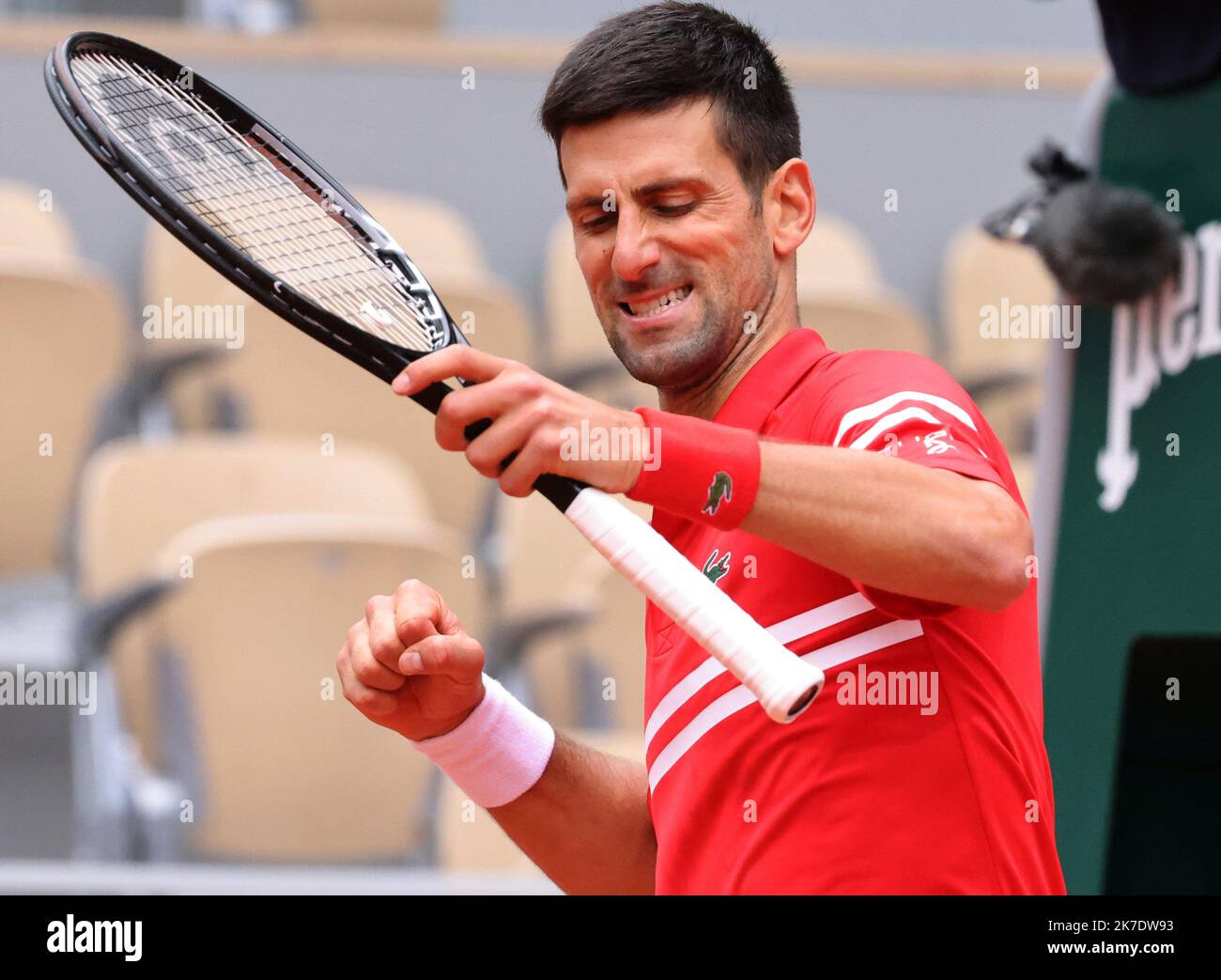 ©PHOTOPQR/LE PARISIEN/OLIVIER LEJEUNE ; PARIS ; 05/06/2021 ; VICTOIRE DE NOVAK DJOKOVIC SUR RICARDASBERANKIS SUR LE COURT PH CHATRIER Banque D'Images