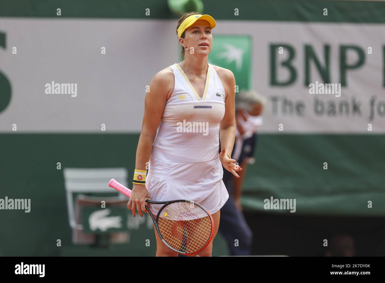 ©Sébastien Muylaert/MAXPPP - Anastasia Pavlyuchenkova de Russie réagit dans leurs dames célibataires quart de finale match contre Elena Rybakina du Kazakhstan pendant le dixième jour de l'Open de France 2021 à Roland Garros à Paris, France. 08.06.2021 Banque D'Images