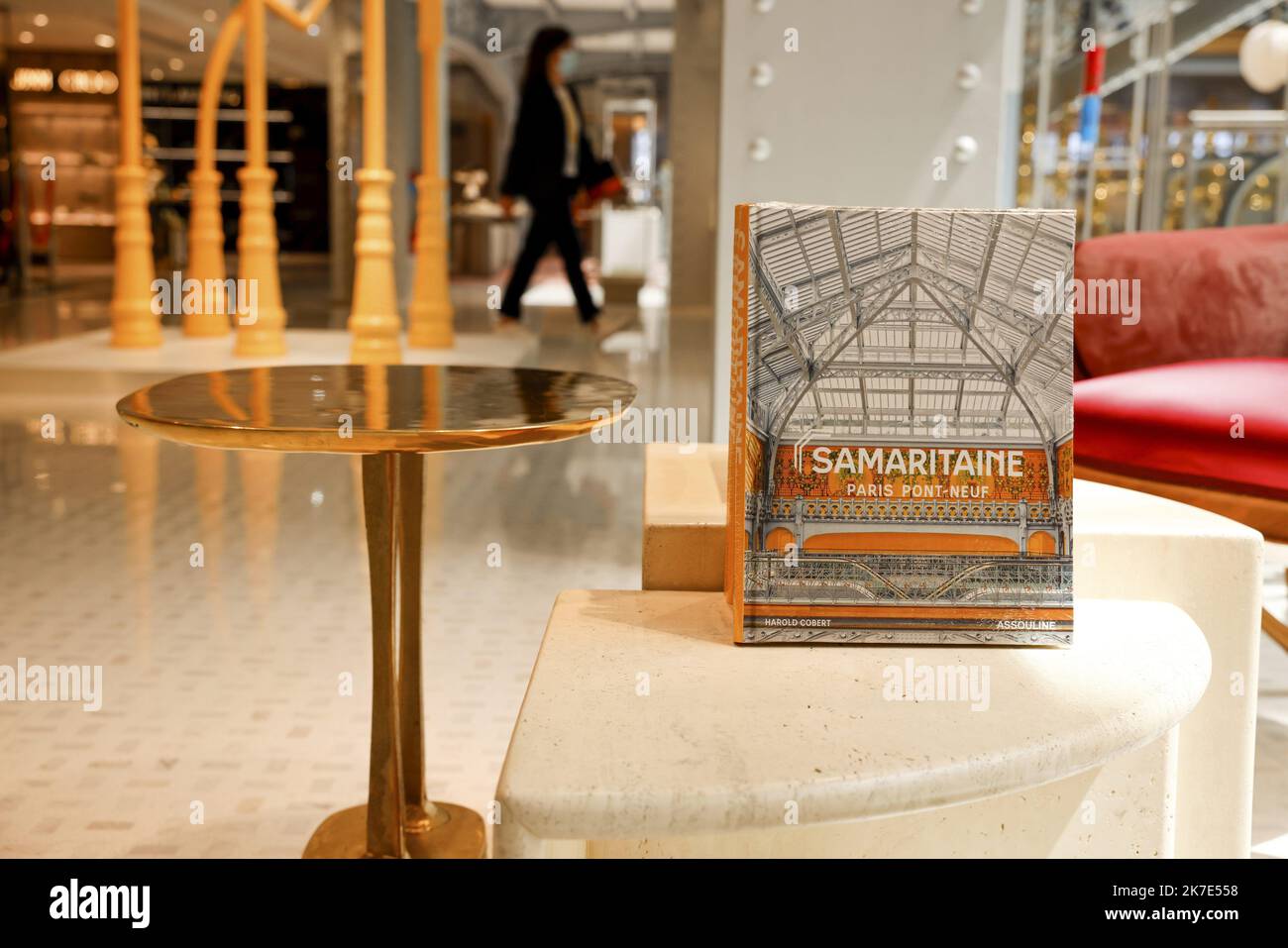 ©PHOTOPQR/LE PARISIEN/ARNAUD DUMONTIER ; Paris ; 21/06/2021 ; Paris, le 21 juin 2021. Illustration et ambiance lors de l'inauguration de la Samaritaine avant son ouverture. © Arnaud Dumontier pour le parisien - la réouverture de la Samaritaine. Après seize ans de fermeture et 750 millions d'euros de travail, le grand magasin parisien rouvre ses portes. Banque D'Images