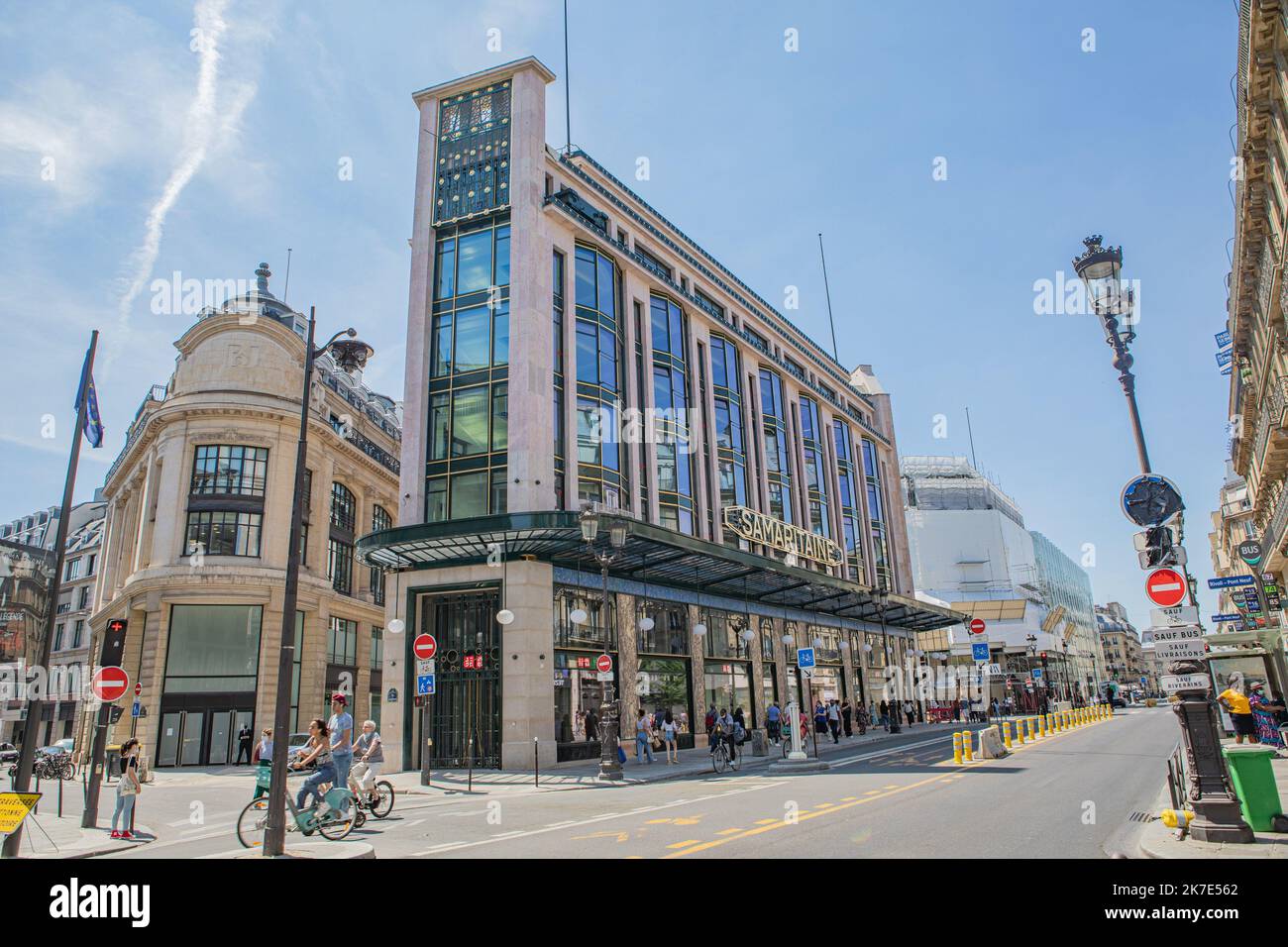 ©PHOTOPQR/LE PARISIEN/Milla Morisson ; Paris 01 ; 15/06/2021 ; Façade rue de Rivoli visite de la Samaritaine le 15 juin 2021 Paris 01, une semaine avant la création Fondée en 1870, elle a fermé pour les raisons de sécurité en 2005, elle rouvrira ses portes au public le 19 juin 2021 - réouverture de la Samaritaine. Après seize ans de fermeture et 750 millions d'euros de travail, le grand magasin parisien rouvre ses portes. Banque D'Images