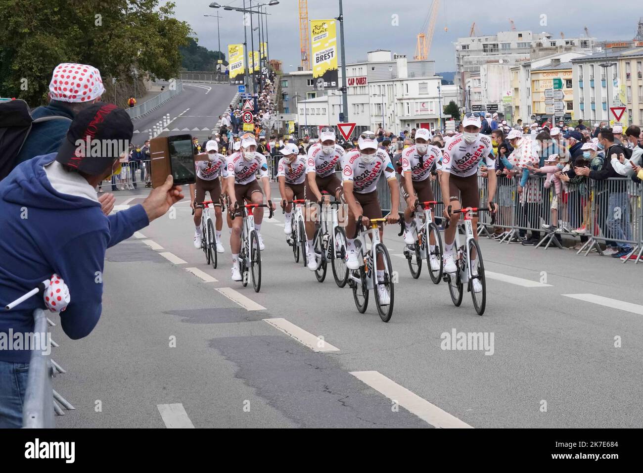 ©PHOTOPQR/Ouest FRANCE/Eddy LEMAISTRE ; BREST ; 24/06/2021 ; Tour de France 2021 - Grand-Bretagne - Présentation des équipements au Parc de la chaîne - - Tour de France 2021 - Grand départ en Bretagne - Présentation de l'équipe au Parc de la chaîne - Banque D'Images