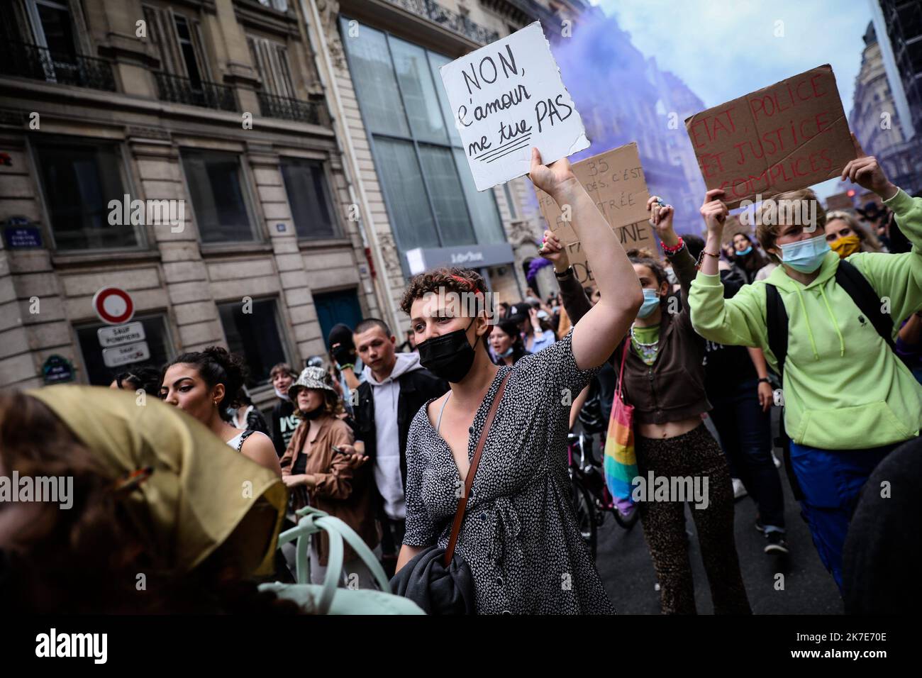 ©Thomas Padilla/MAXPPP - 25/06/2021 ; Paris, FRANCE ; Marche contre le féminisme et l'inaction du gouvernement. Les manifestants demandent au gouvernement des moyens plus humains et financiers pour lutter contre la violence contre les femmes, depuis le début de 2021, le collectif #NousToutes a compté 56 féministes en France. Banque D'Images