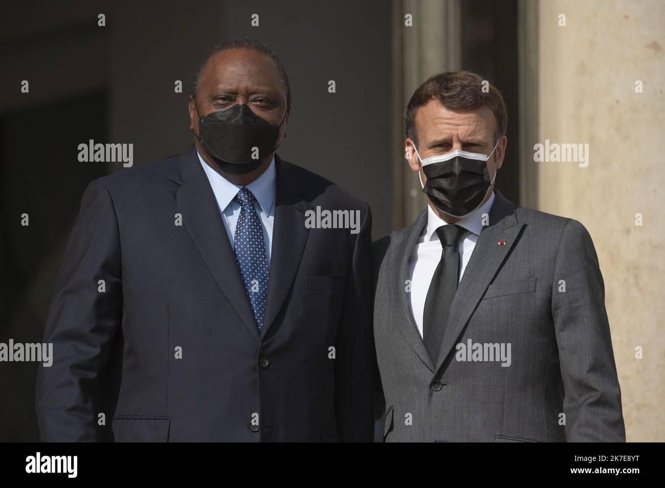 ©Julien Mattia / le Pictorium / MAXPPP - Julien Mattia / le Pictorium - 01/07/2021 - France / Ile-de-France / Paris - dans le cadre des bilaterales du Forum Generation Egalite, le Président Emmanuel Macron recevait la Presidente de la République du Kenya, Uhuru Kenyatta, au Palais de l'Elysée, le 1er juillet 2021 / 01/07/2021 - France / Ile-de-France (région) / Paris - dans le cadre des bilateraux du Forum pour l'égalité des générations, le Président Emmanuel Macron a reçu le Président de la République du Kenya, Uhuru Kenyatta, à l'Elysée, le 1 juillet 2021 Banque D'Images