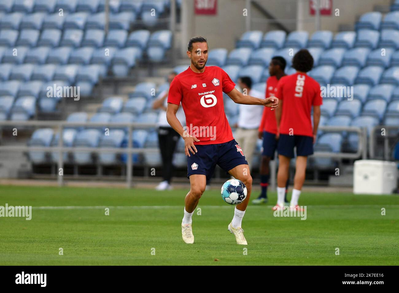 ©PHOTOPQR/VOIX DU NORD/Zack Ajili ; 22/07/2021 ; Almancil, le 21/07/2021, match amical entre le SL Benfica et le LOSC au Estadio do Algarve à Almancil. Il s'agit de l'avant-dernière rencontre de préparation pour l'équipe de Jocelyn Gouvennec. Le Champion de France en titre, en cours au Portugal pour préconnaître le Trophée des Champions face au Paris-Saint Germain le 1er août en Israel affronne SL Benfica, classé 3ème de la dernière saison de Liga nos. Le club principal du Portugal est recollé dans un fiasco judiciaire nommé ' opération Carton Rouge ' qui a provoqué Banque D'Images