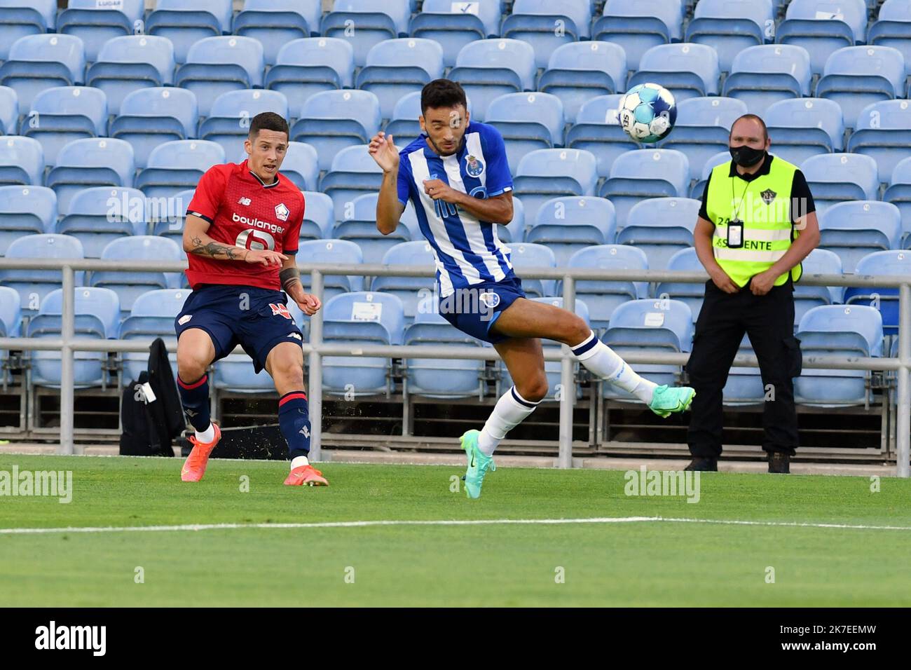 ©PHOTOPQR/VOIX DU NORD/Zack Ajili ; 25/07/2021 ; Almancil, le 25/07/2021, match le FC Porto et le LOSC au Estadio do Algarve. Photo DE la scène de pré-saison ZACK AJILI LA VOIX DU NORD - 25 juillet 2021. Football, match amical entre Lille (FRA) et Porto (por) à Estadio do Algarve, Almancil, Portugal. Banque D'Images