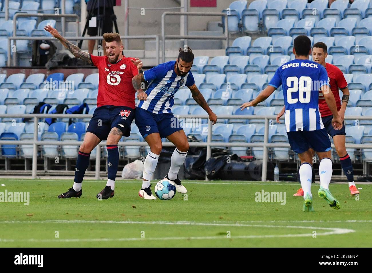 ©PHOTOPQR/VOIX DU NORD/Zack Ajili ; 25/07/2021 ; Almancil, le 25/07/2021, match le FC Porto et le LOSC au Estadio do Algarve. Photo DE la scène de pré-saison ZACK AJILI LA VOIX DU NORD - 25 juillet 2021. Football, match amical entre Lille (FRA) et Porto (por) à Estadio do Algarve, Almancil, Portugal. Banque D'Images