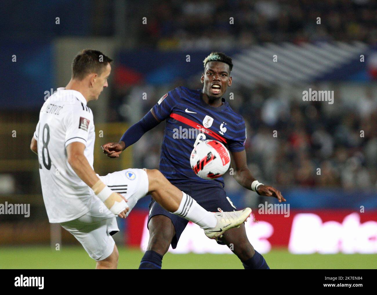 ©PHOTOPQR/l'ALSACE/Jean-Marc LOOS ; Strasbourg ; 01/09/2021 ; Paul Pogba (d) lors du match de football entre la France et la Bosnie, à Strasbourg le 1er septembre 2021. Banque D'Images