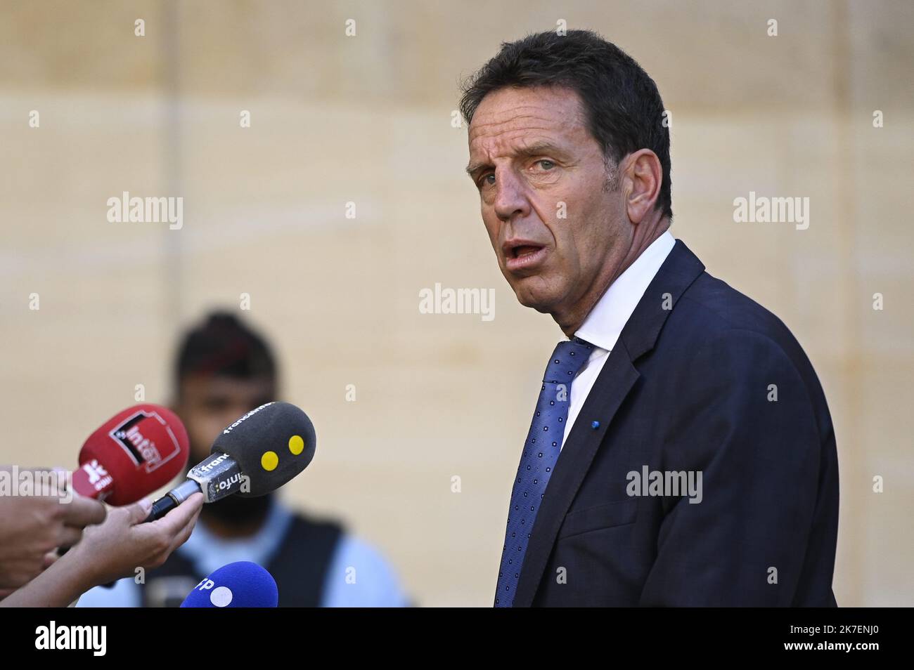 ©Julien Mattia / le Pictorium / MAXPPP - Julien Mattia / le Pictorium - 2/9/2021 - France / Ile-de-France / Paris - le Président du Medef, geofroy Roux de Bezieux en fin d'entretien par la presse a l'hôtel de Matignon, A Paris le 2 septembre 2021 / 2/9/2021 - France / Ile-de-France (région) / Paris - le Président de Medef, Geoffroy Roux de Bezieux à la fin d'une interview avec la presse à l'Hôtel de Matignon, à Paris sur 2 septembre 2021 Banque D'Images