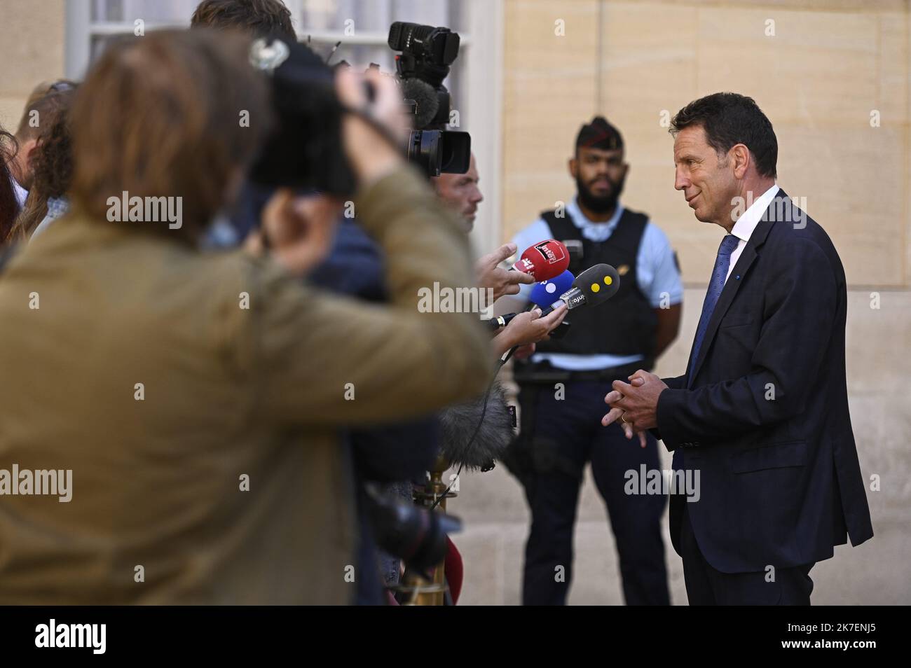 ©Julien Mattia / le Pictorium / MAXPPP - Julien Mattia / le Pictorium - 2/9/2021 - France / Ile-de-France / Paris - le Président du Medef, geofroy Roux de Bezieux en fin d'entretien par la presse a l'hôtel de Matignon, A Paris le 2 septembre 2021 / 2/9/2021 - France / Ile-de-France (région) / Paris - le Président de Medef, Geoffroy Roux de Bezieux à la fin d'une interview avec la presse à l'Hôtel de Matignon, à Paris sur 2 septembre 2021 Banque D'Images