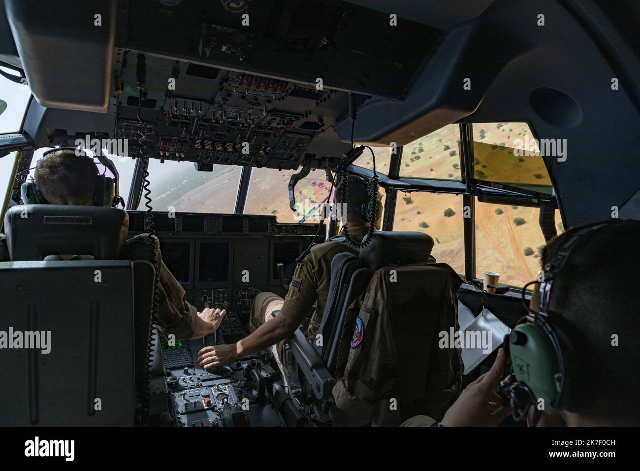 Â PHOTOPQR/LA PROVENCE/SPEICH frédéric ; autre ; 13/09/2021 ; reportage sur l'exploitation militaire Barkhane Lutte contre les groupes Armis Terroristes (GAT) distes dans la BSS (Bande Sahelo Saharienne) vol bactitasse (vol. d'un C-130J Hercules de la 61E escadre de transport d'Evreux au-dessus du Mali Rapport sur la Force opérationnelle Takuba (intégrée dans l'opération Barkhane) basée sur la base opérationnelle avancée (BAO) de ménaka pour former des soldats des forces armées maliennes et lutter contre les groupes terroristes armés djihadistes (GAT) dans le BSS (Bande de Sahelo) Sahara) dans le nord-est de la Mal Banque D'Images