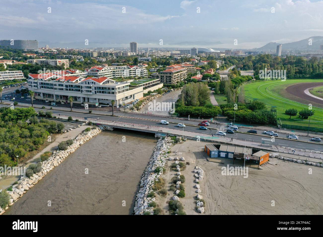 Â©PHOTOPQR/LA PROVENCE/Gilles Bader ; Marseille ; 04/10/2021 ; Inondation a Marseille, marseille vue de l'embouque de l'huveaune et ses eaux boueuses - fortes inondations dans le sud de la France, le 4th 2021 octobre mer Méditerranée à Marseille, avec des crues de boue Banque D'Images