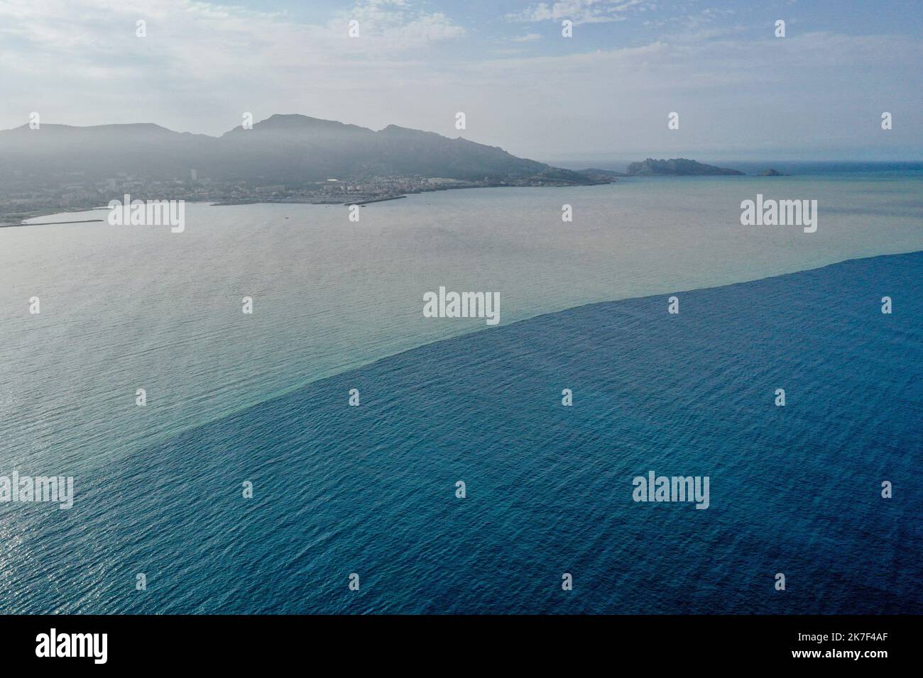 Â©PHOTOPQR/LA PROVENCE/Gilles Bader ; Marseille ; 04/10/2021 ; Inondation a Marseille, marseille vue de l'embouque de l'huveaune et ses eaux boueuses - fortes inondations dans le sud de la France, le 4th 2021 octobre mer Méditerranée à Marseille, avec des crues de boue Banque D'Images